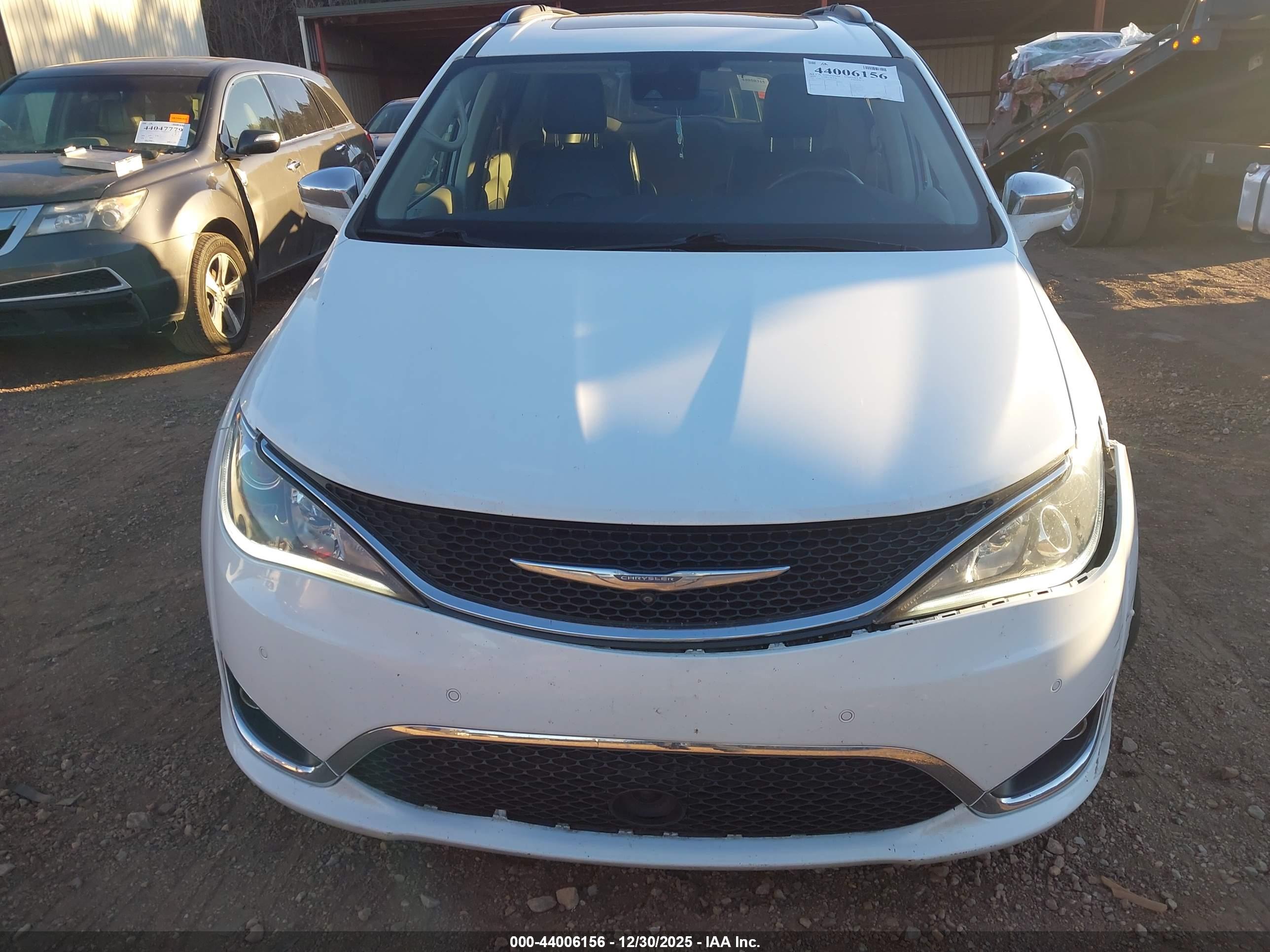 CHRYSLER PACIFICA image 6