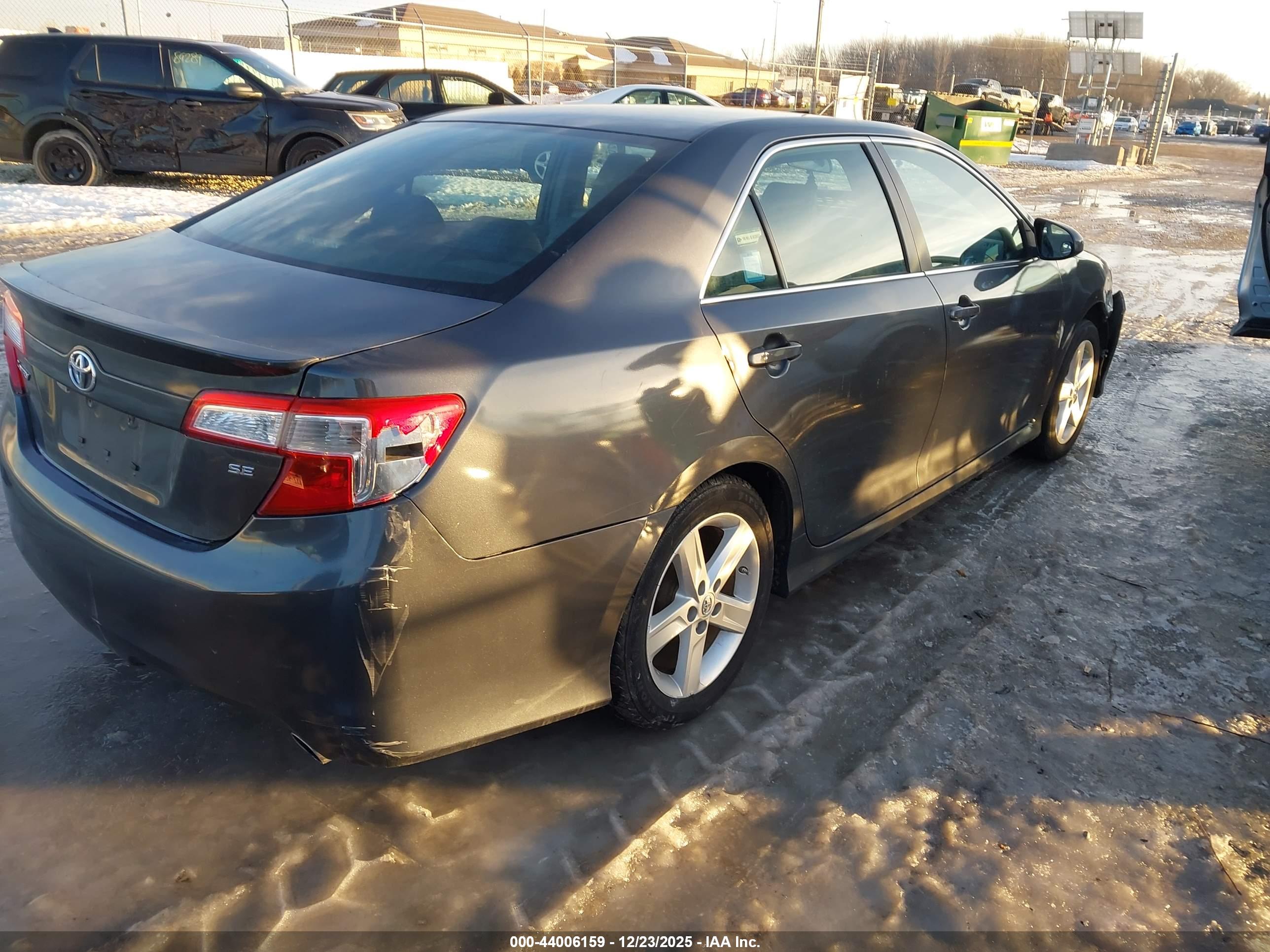 TOYOTA CAMRY image 4