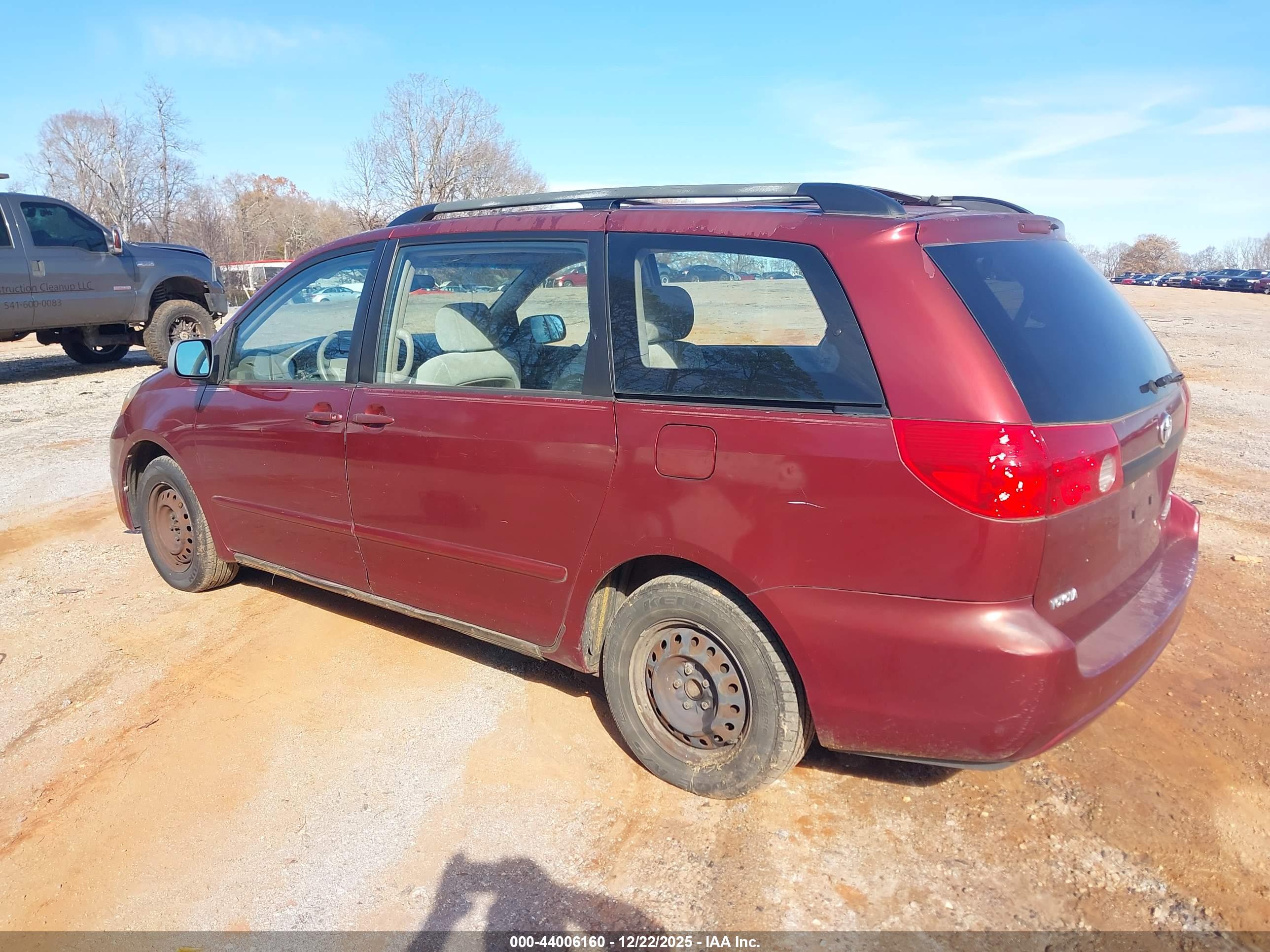 TOYOTA SIENNA image 3