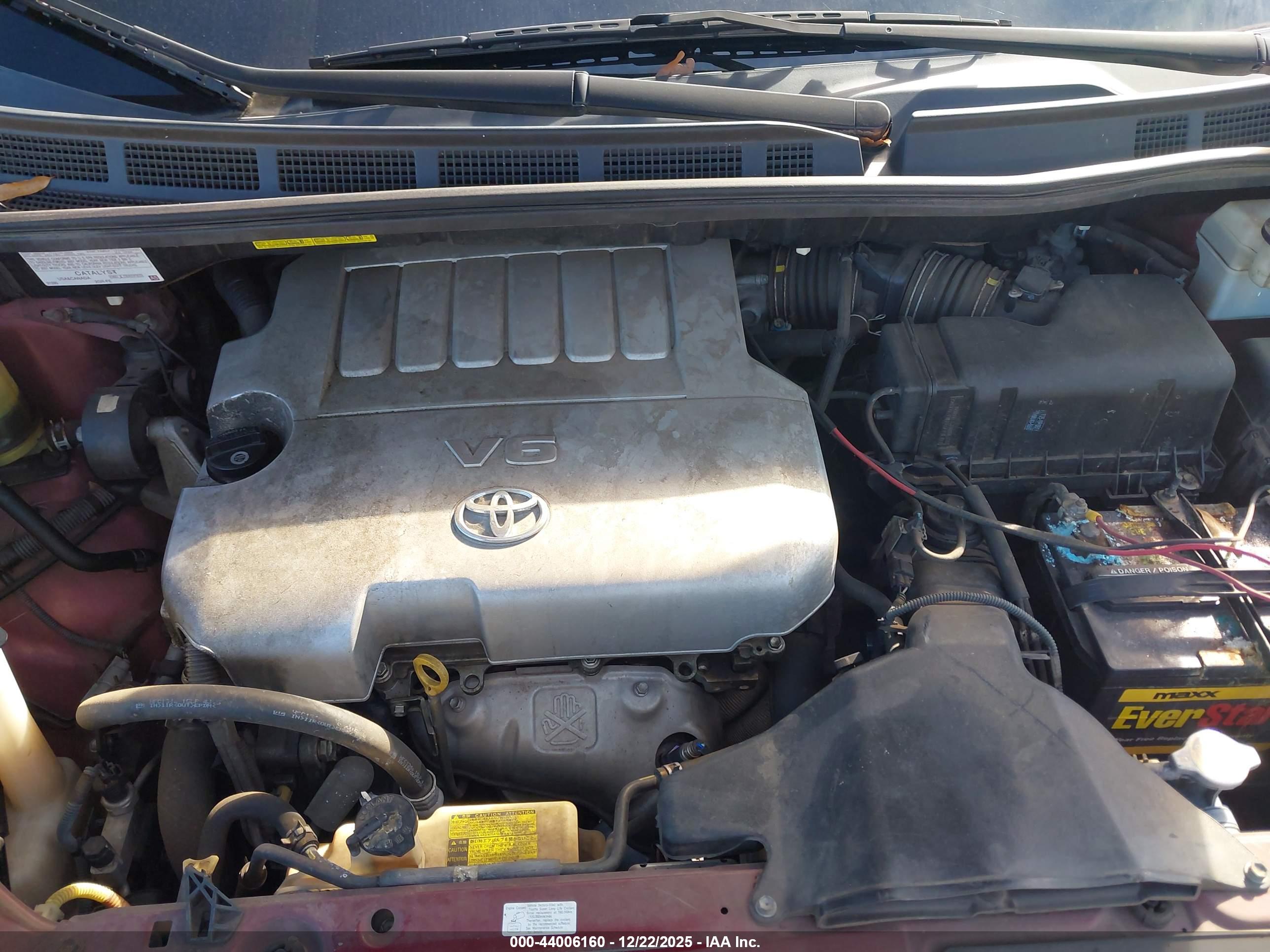 TOYOTA SIENNA image 6