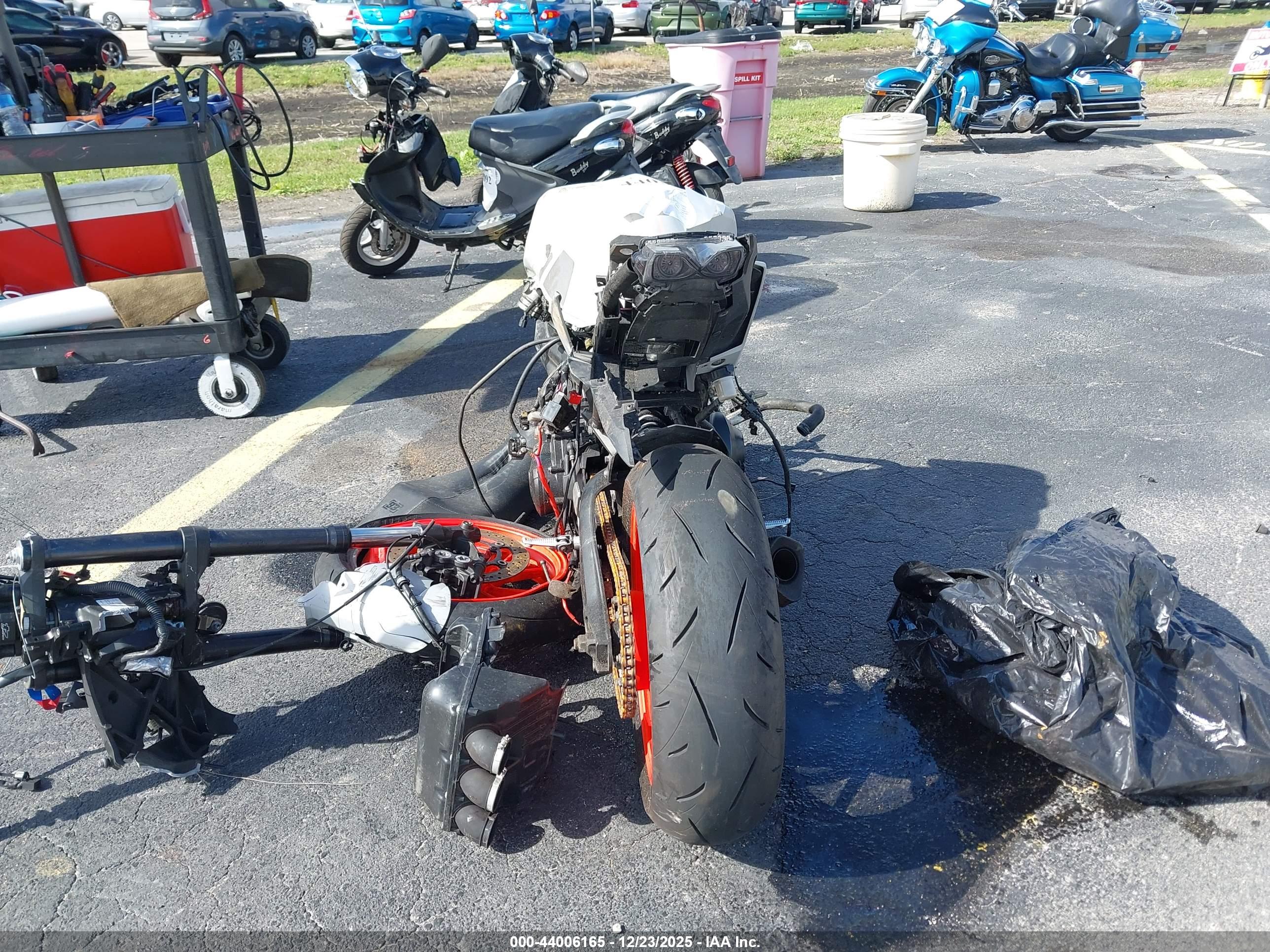 YAMAHA MT09 image 6