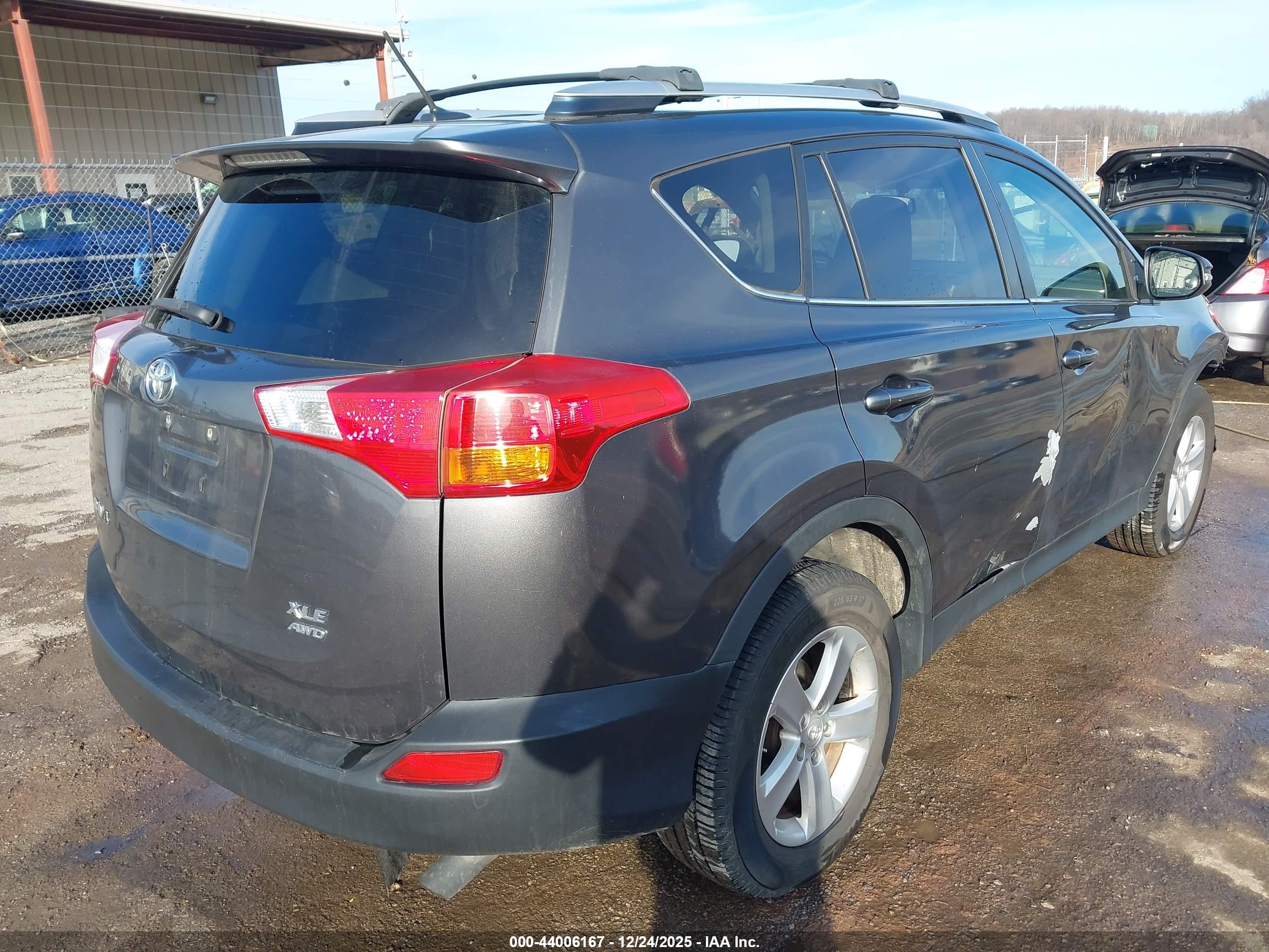 TOYOTA RAV4 image 4
