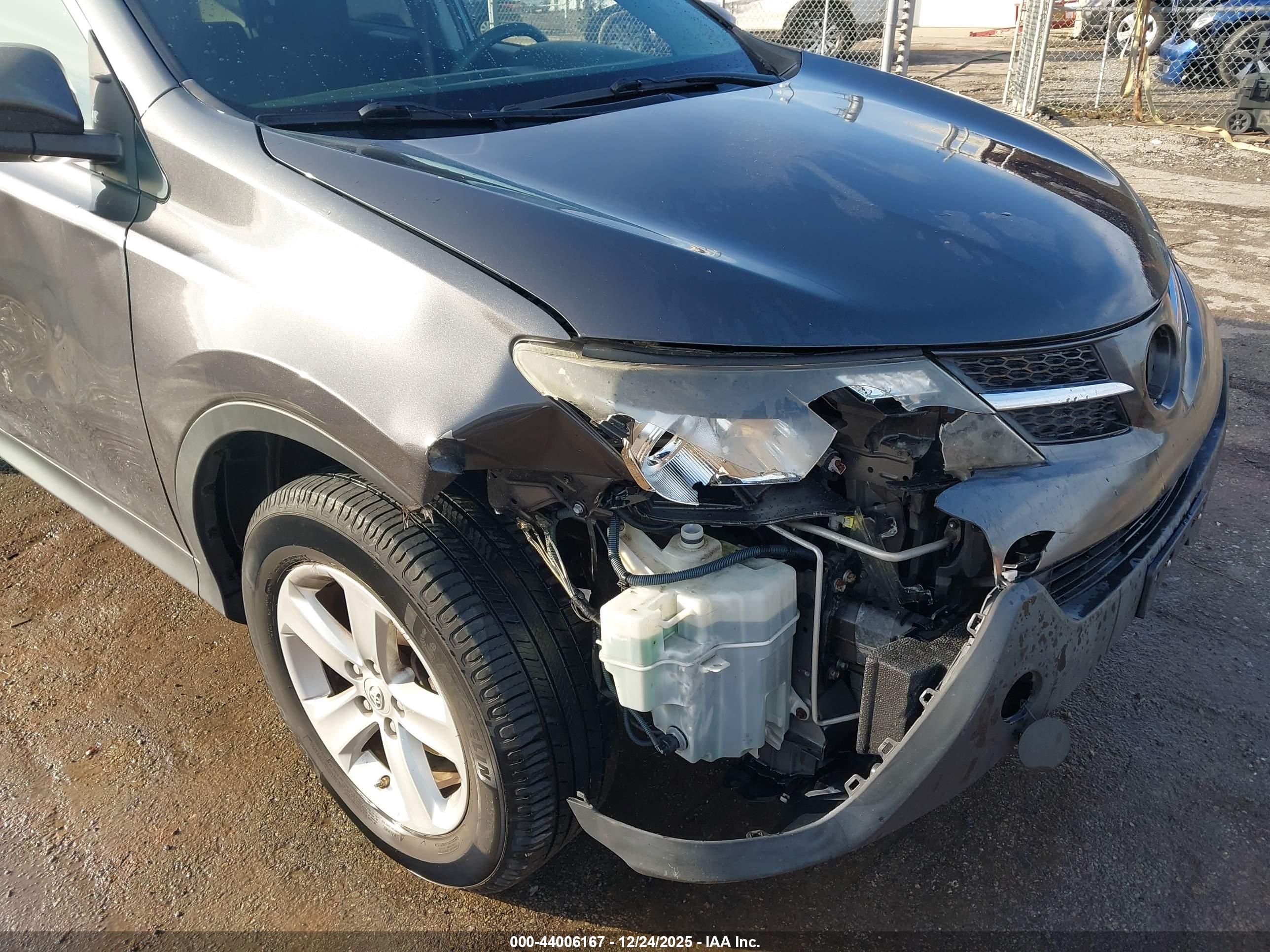 TOYOTA RAV4 image 6