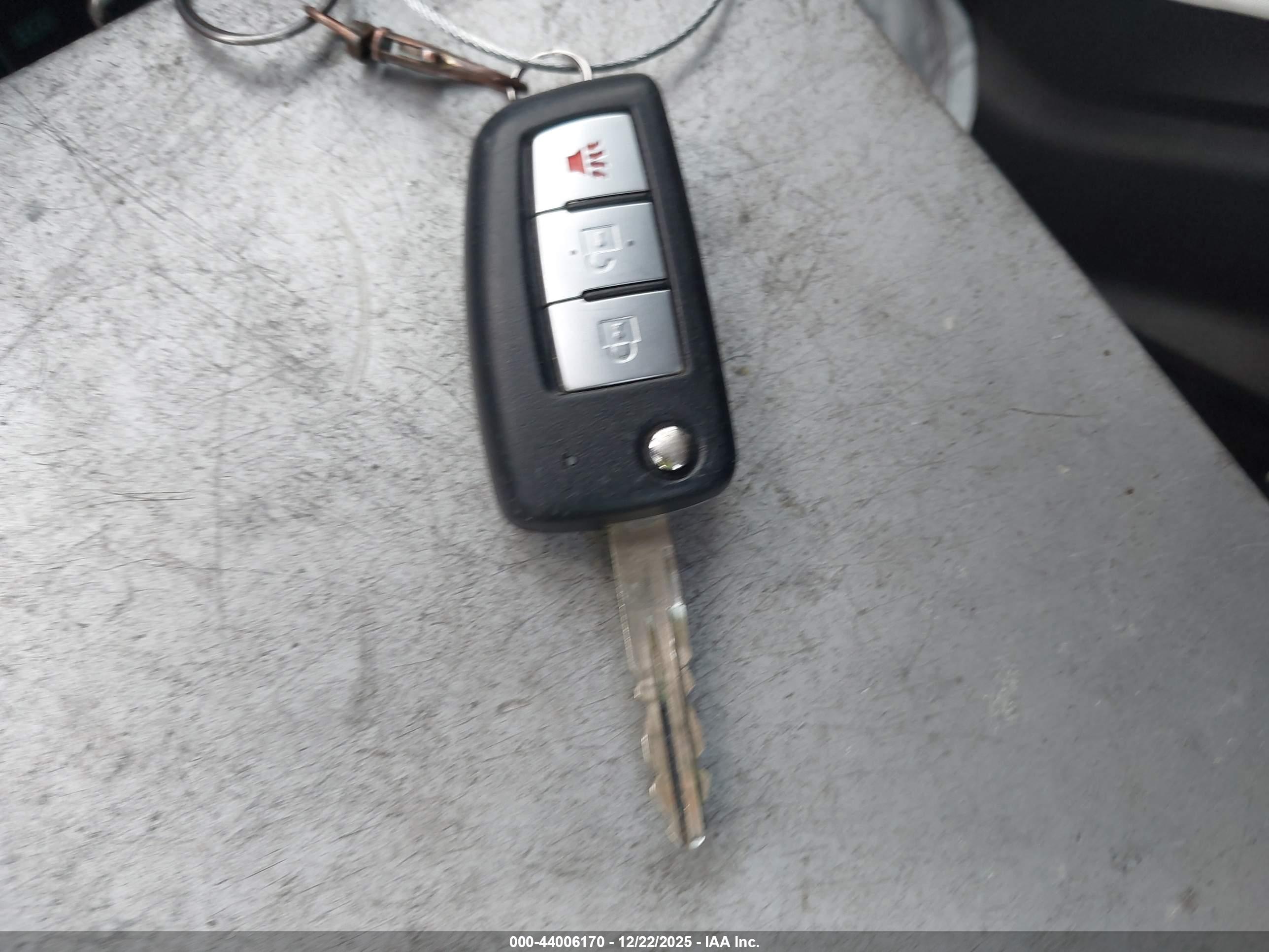 NISSAN ROGUE image 11
