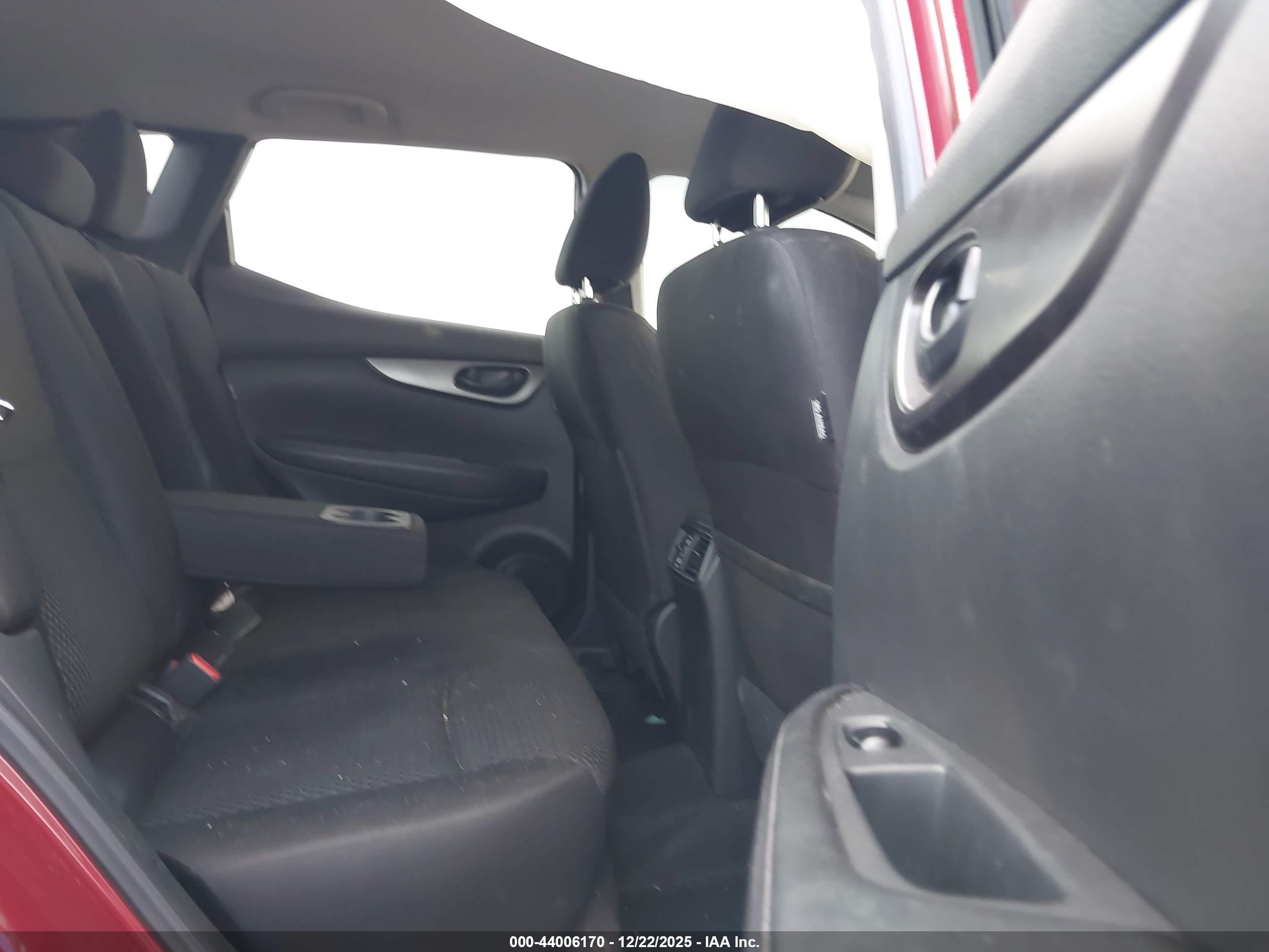 NISSAN ROGUE image 8