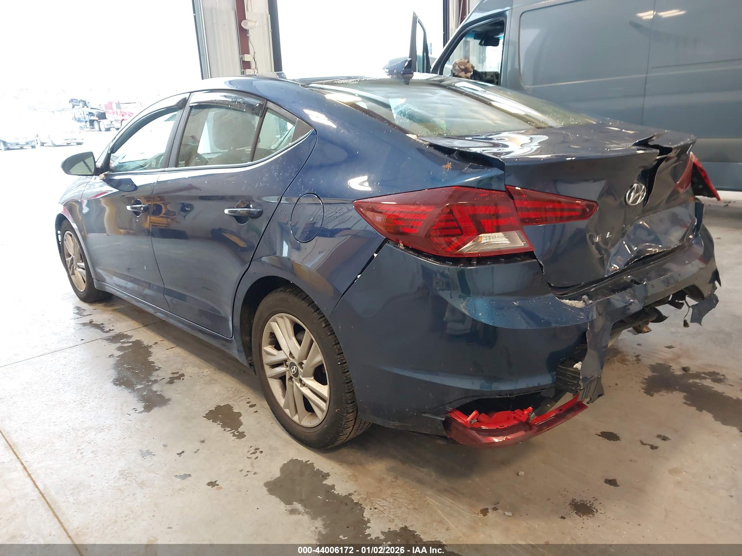 HYUNDAI ELANTRA image 3