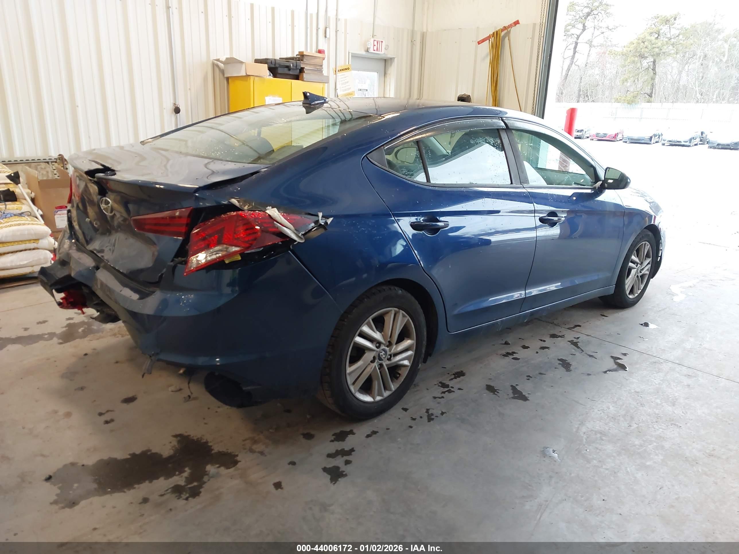 HYUNDAI ELANTRA image 4