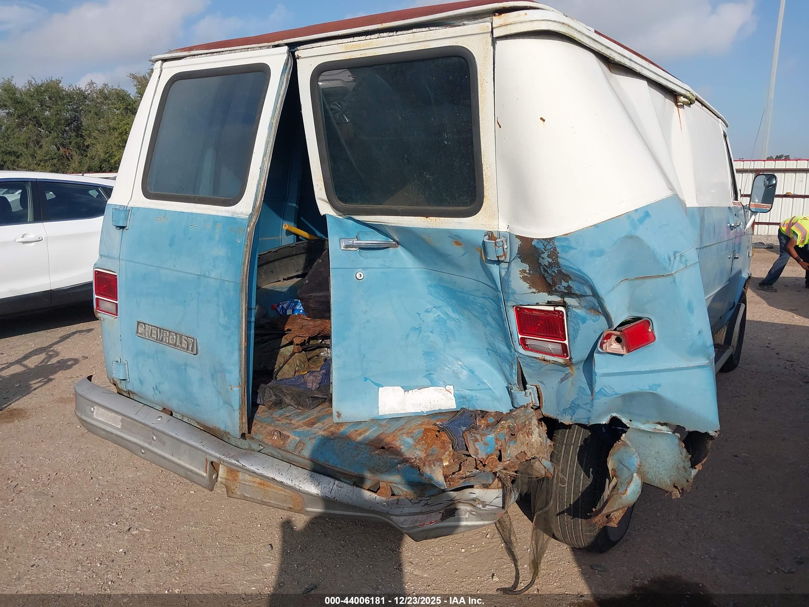 CHEVROLET VAN image 6