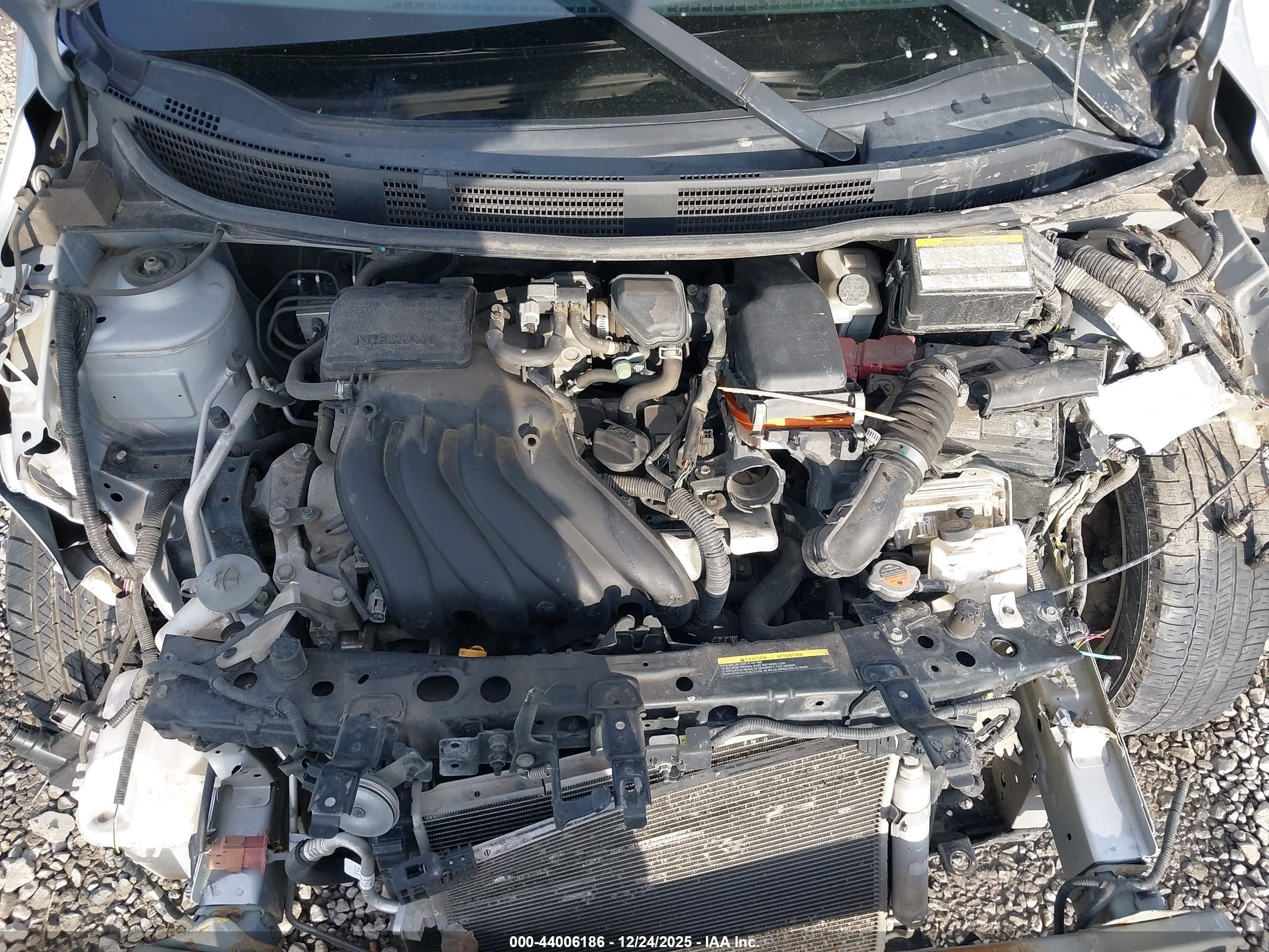 NISSAN VERSA image 10