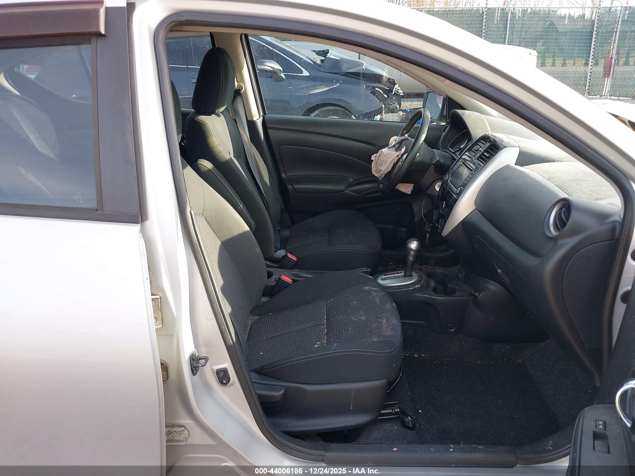 NISSAN VERSA image 5