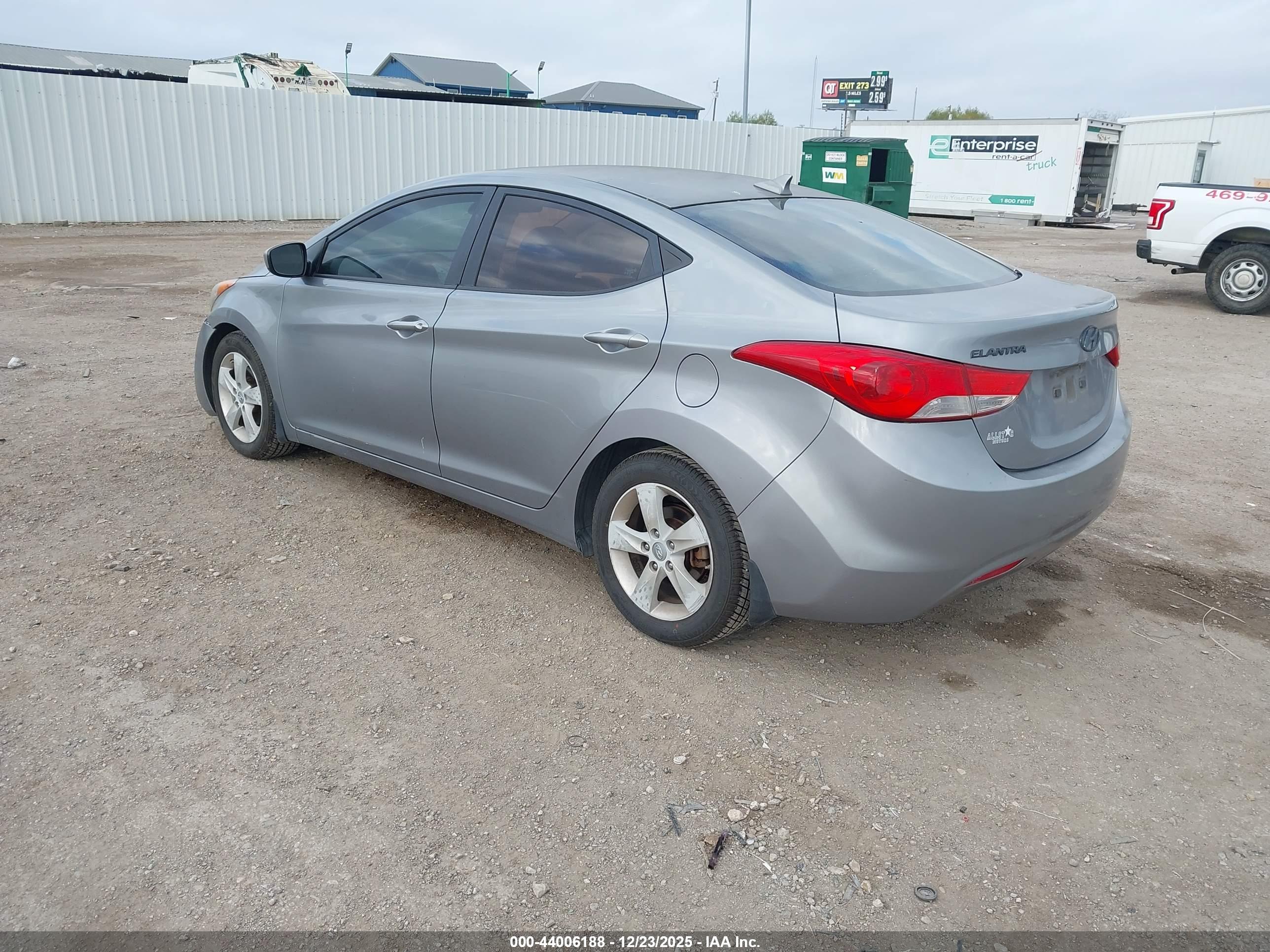 HYUNDAI ELANTRA image 3