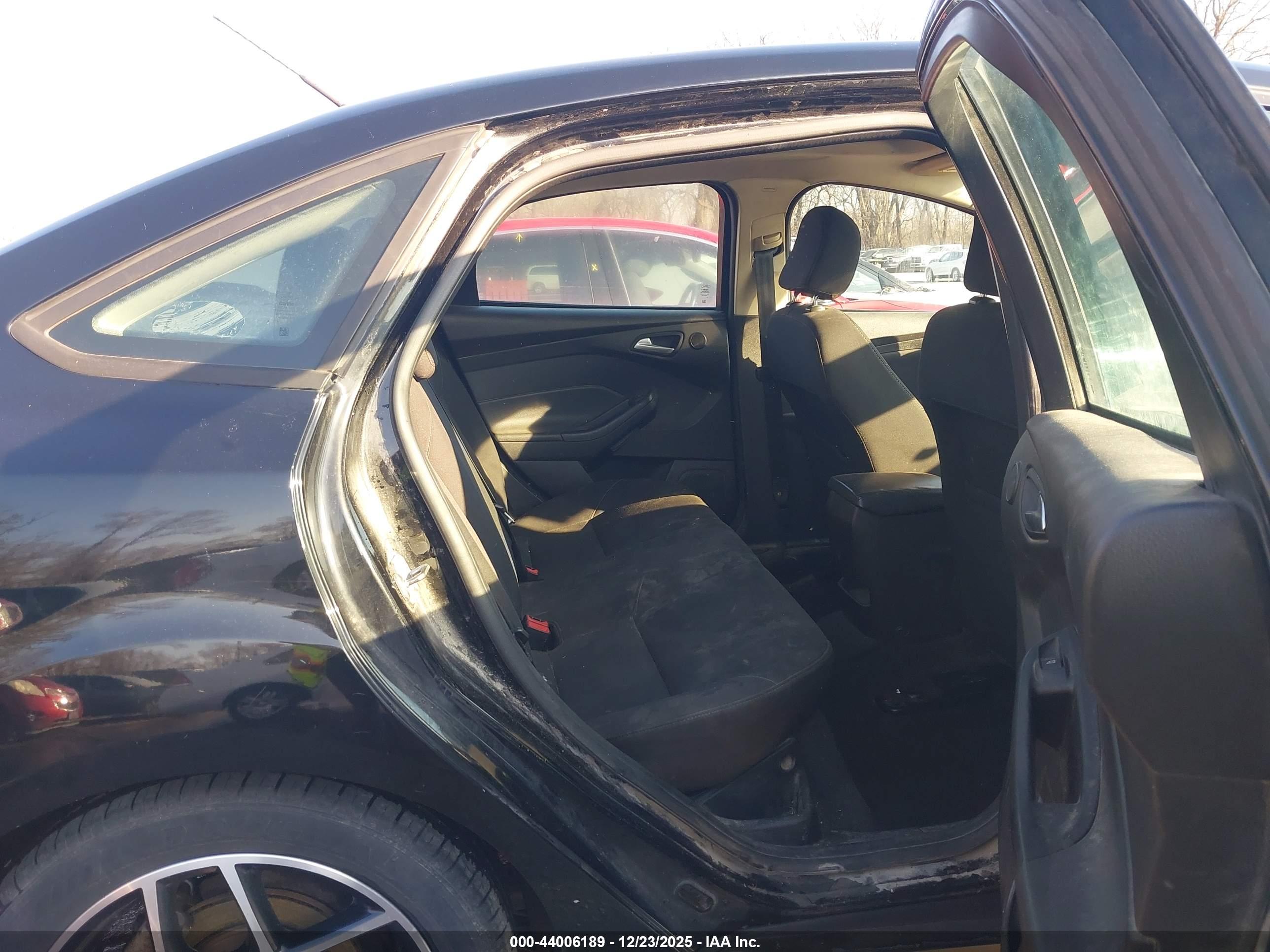 FORD FOCUS image 8