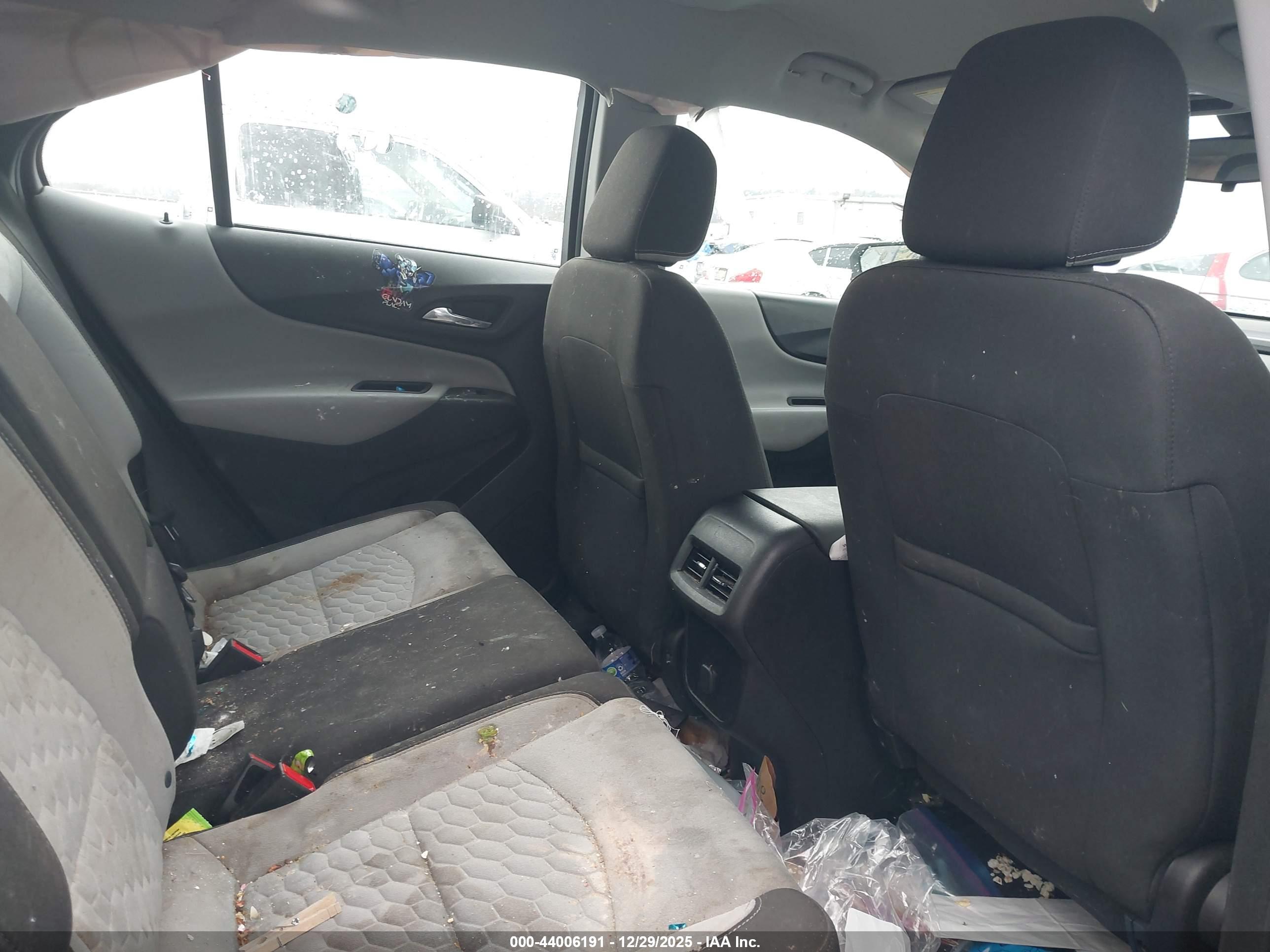 CHEVROLET EQUINOX image 8