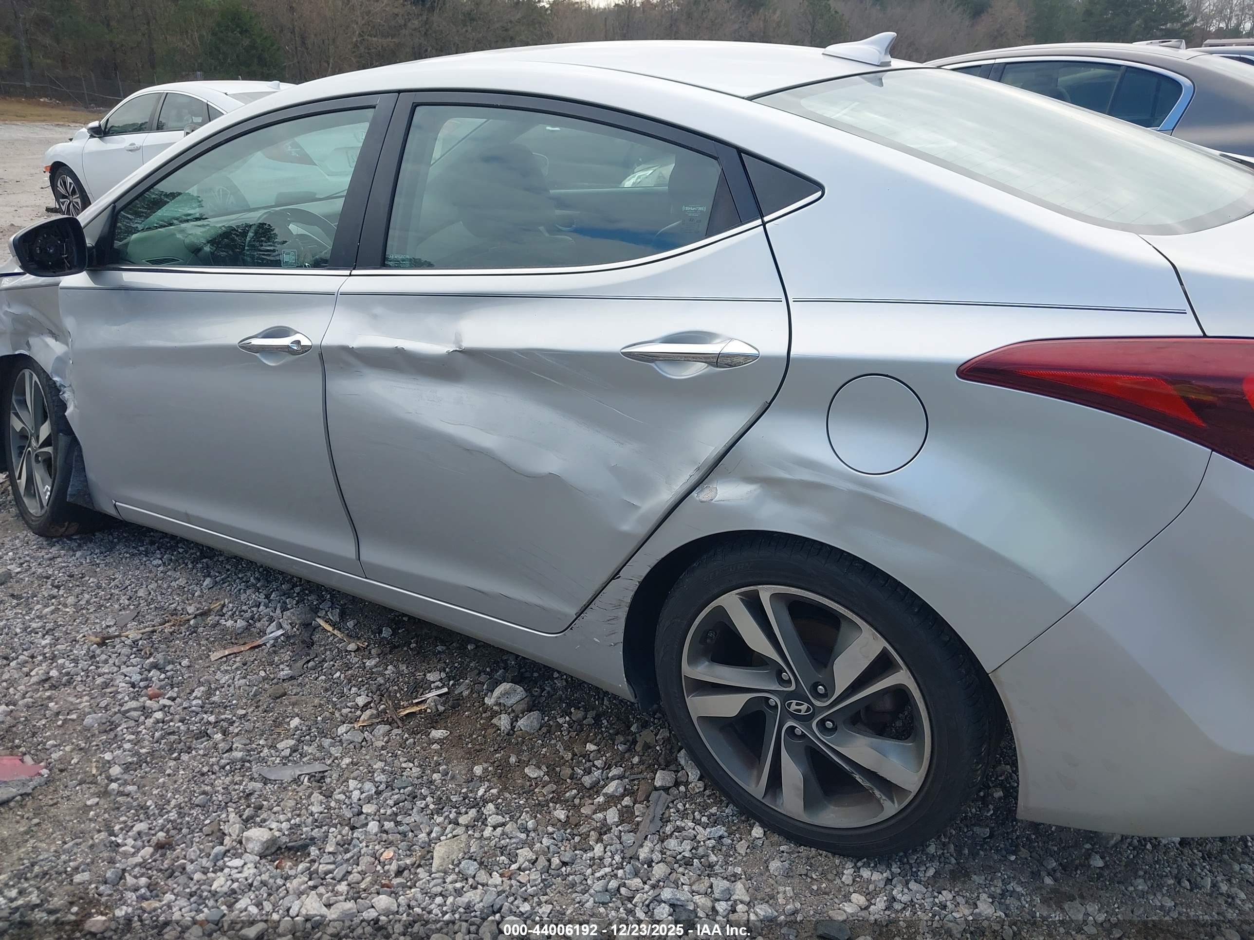 HYUNDAI ELANTRA image 6