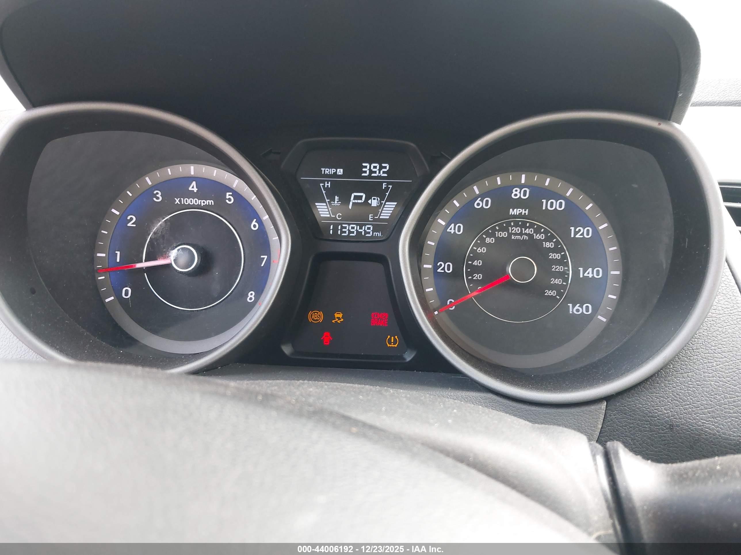 HYUNDAI ELANTRA image 7
