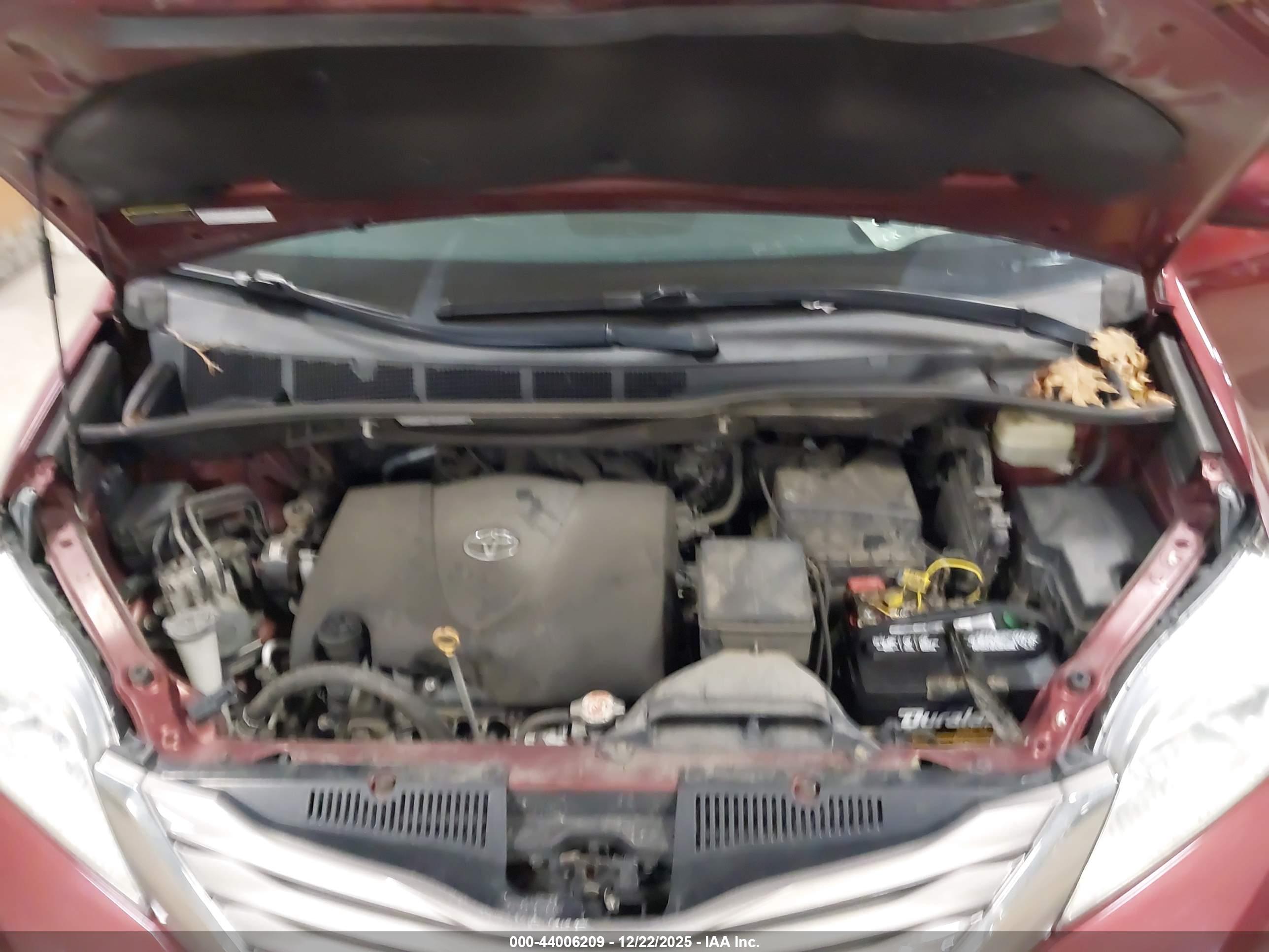 TOYOTA SIENNA image 10