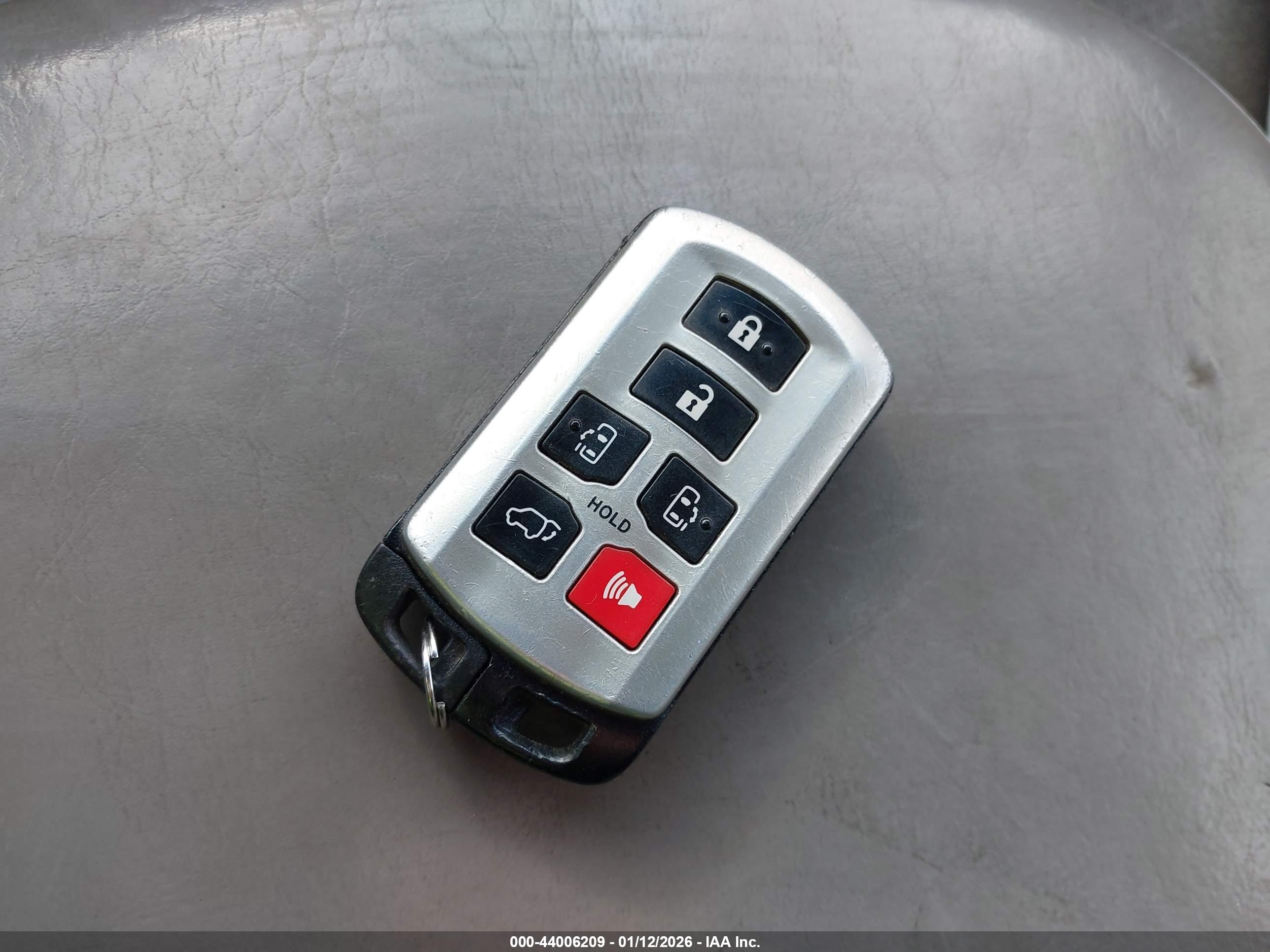 TOYOTA SIENNA image 11