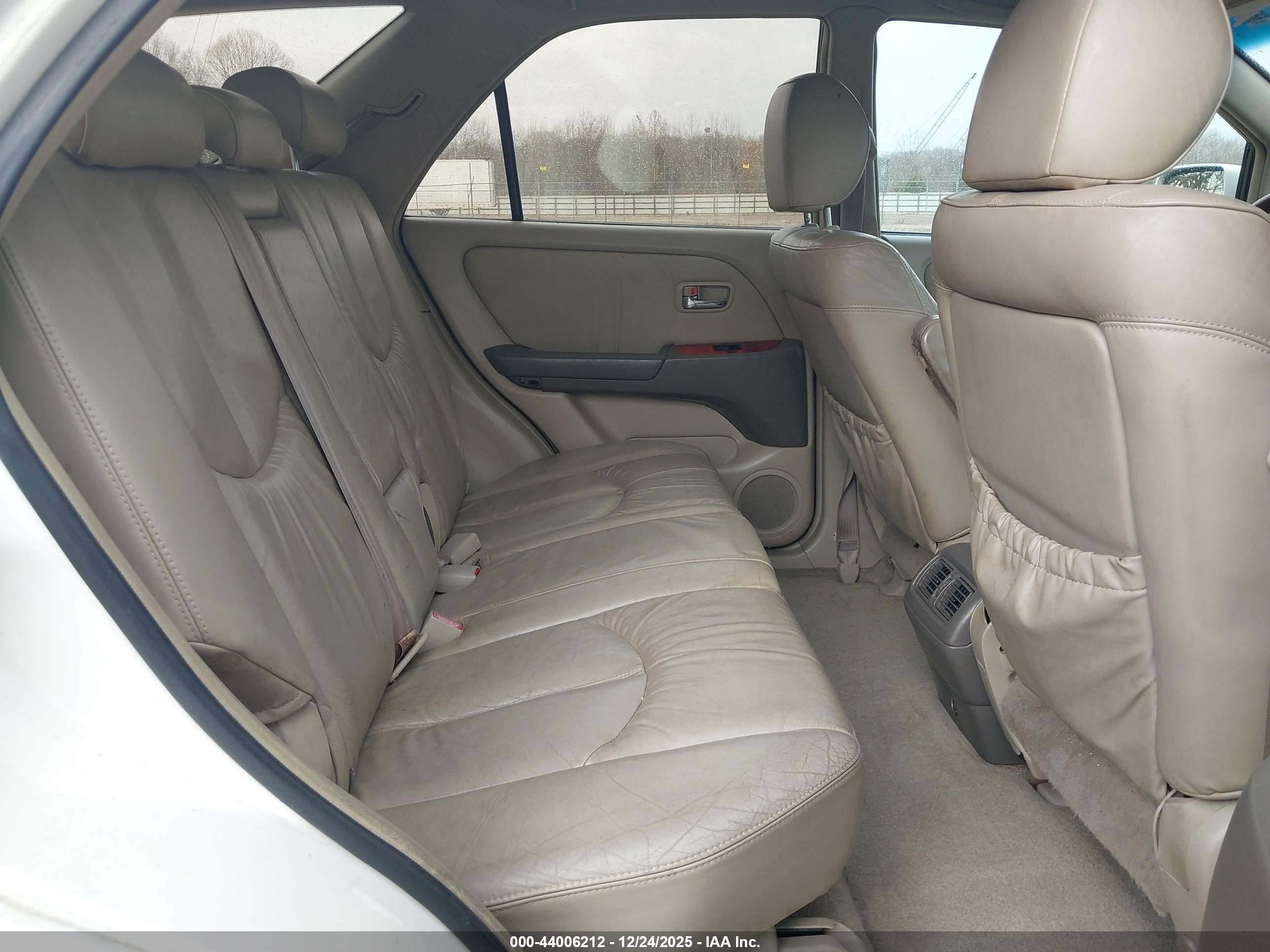 LEXUS RX image 8