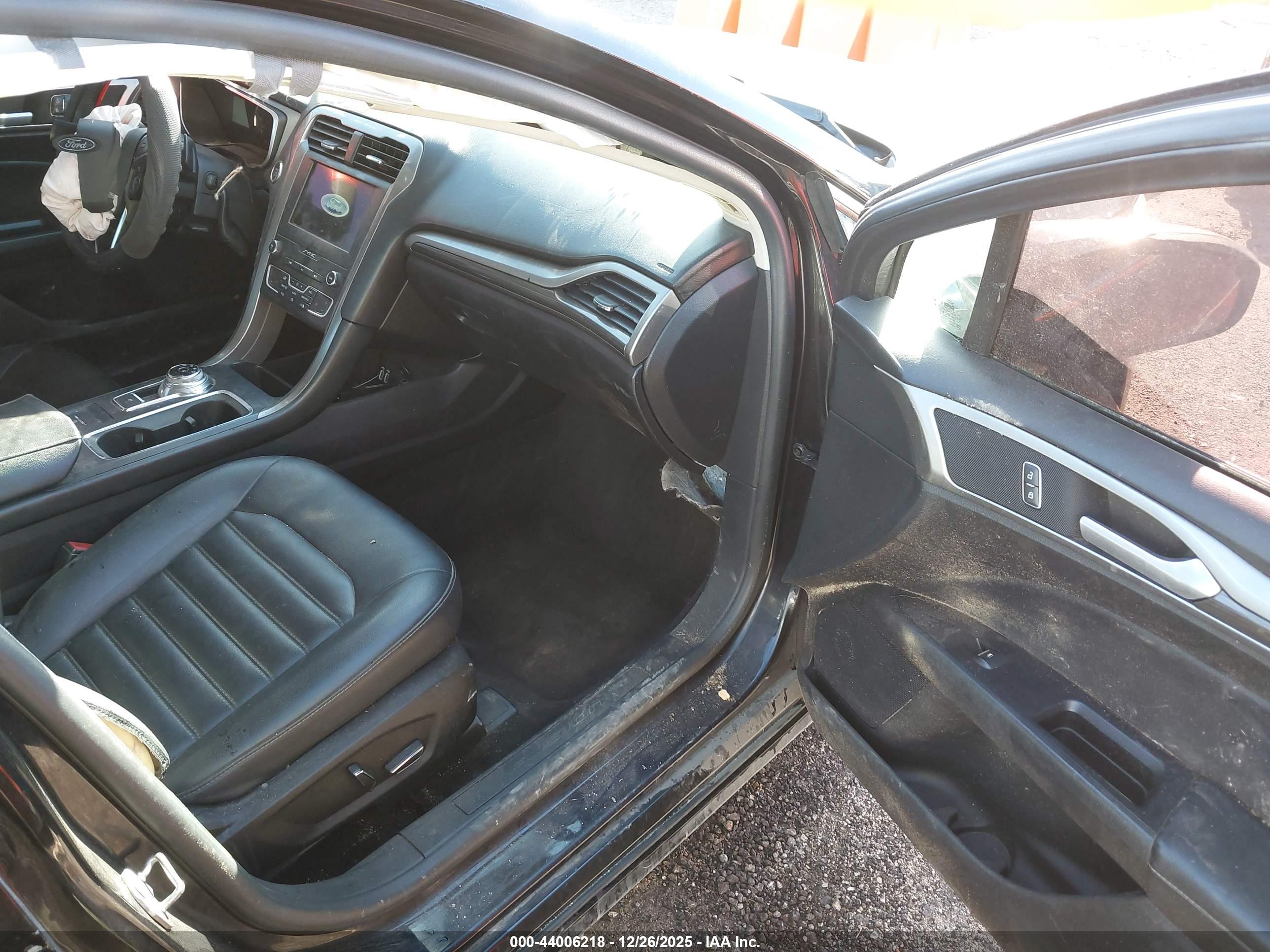 FORD FUSION image 5