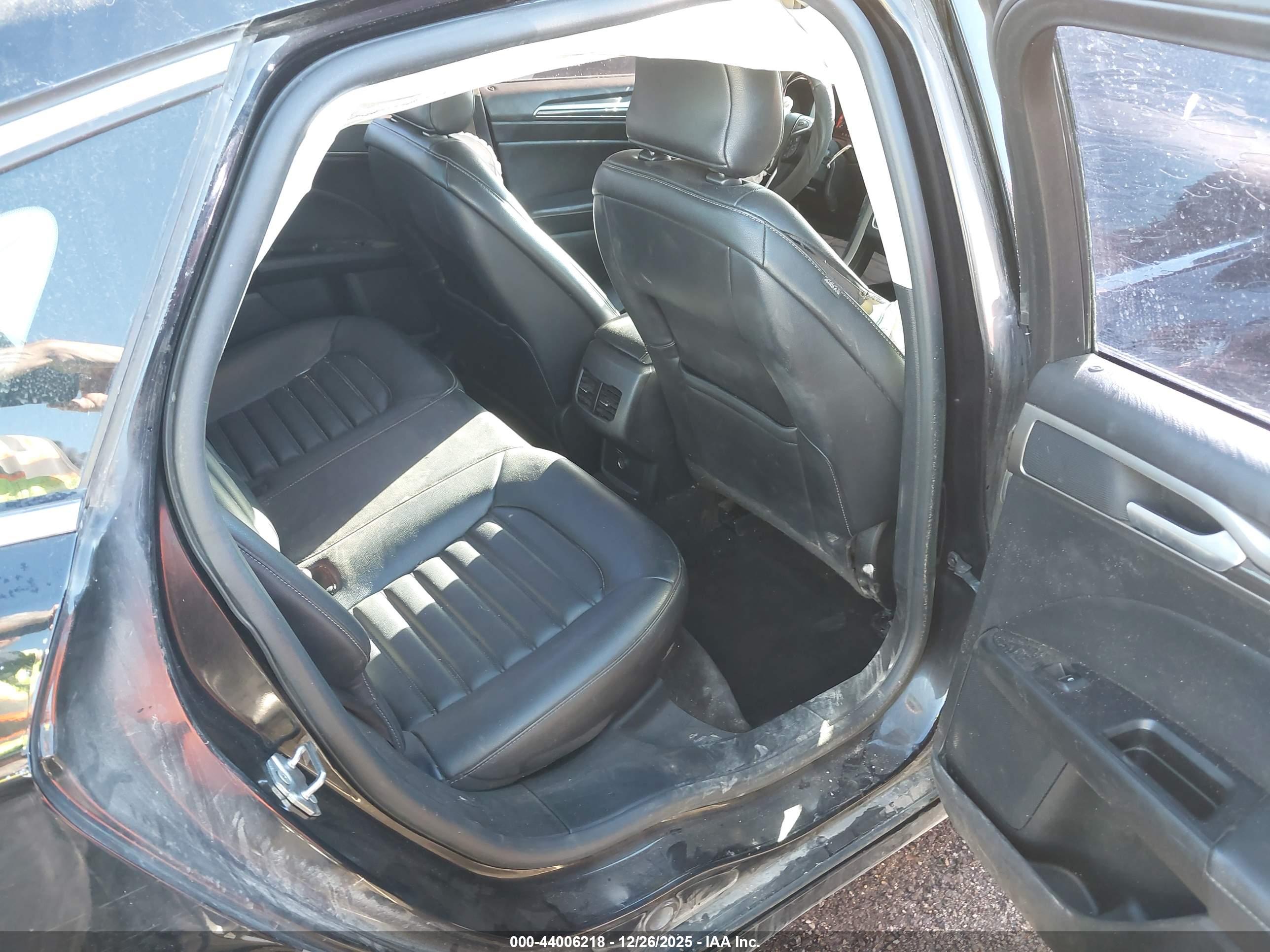 FORD FUSION image 8