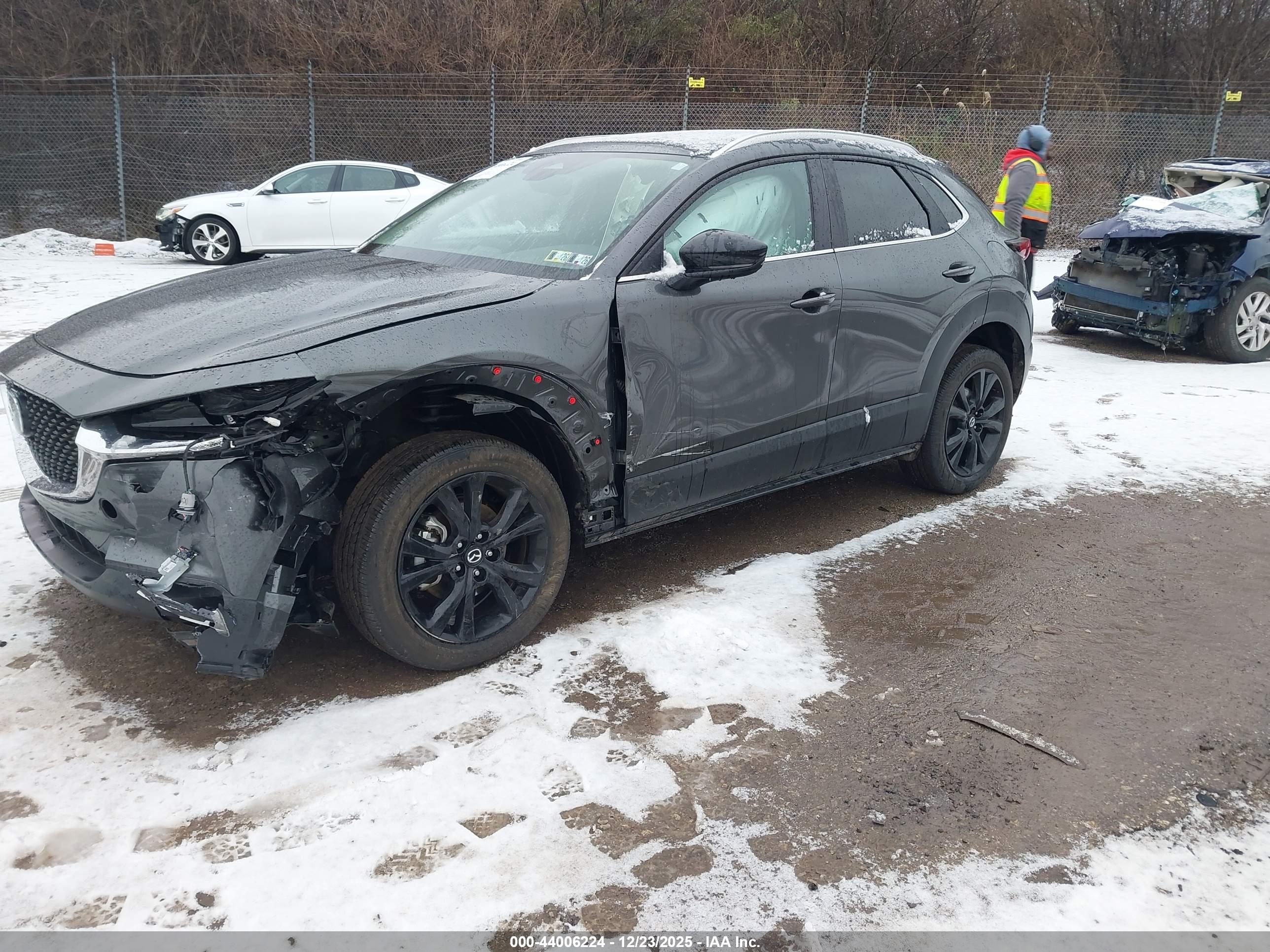 MAZDA CX-30 image 2