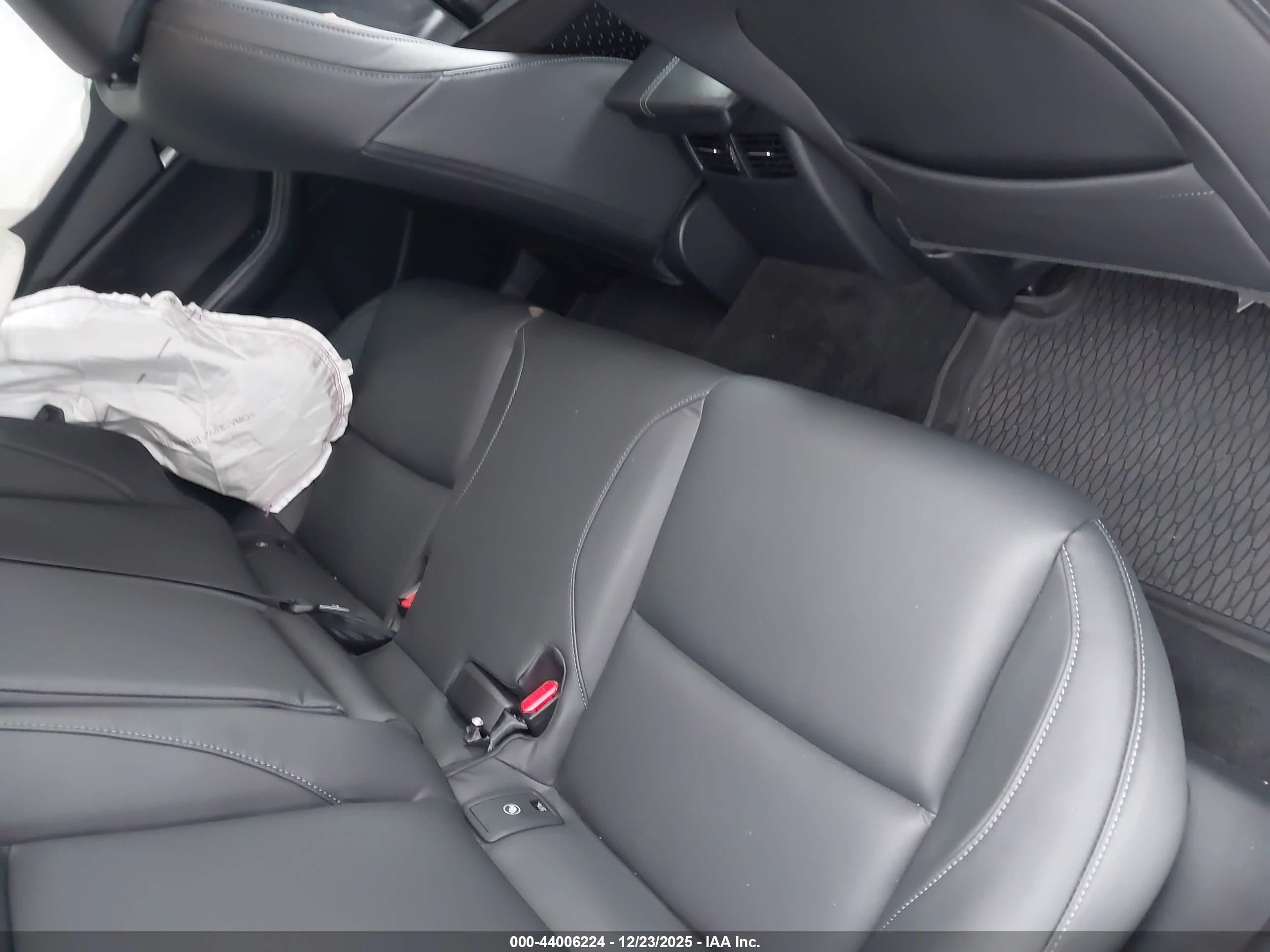 MAZDA CX-30 image 8