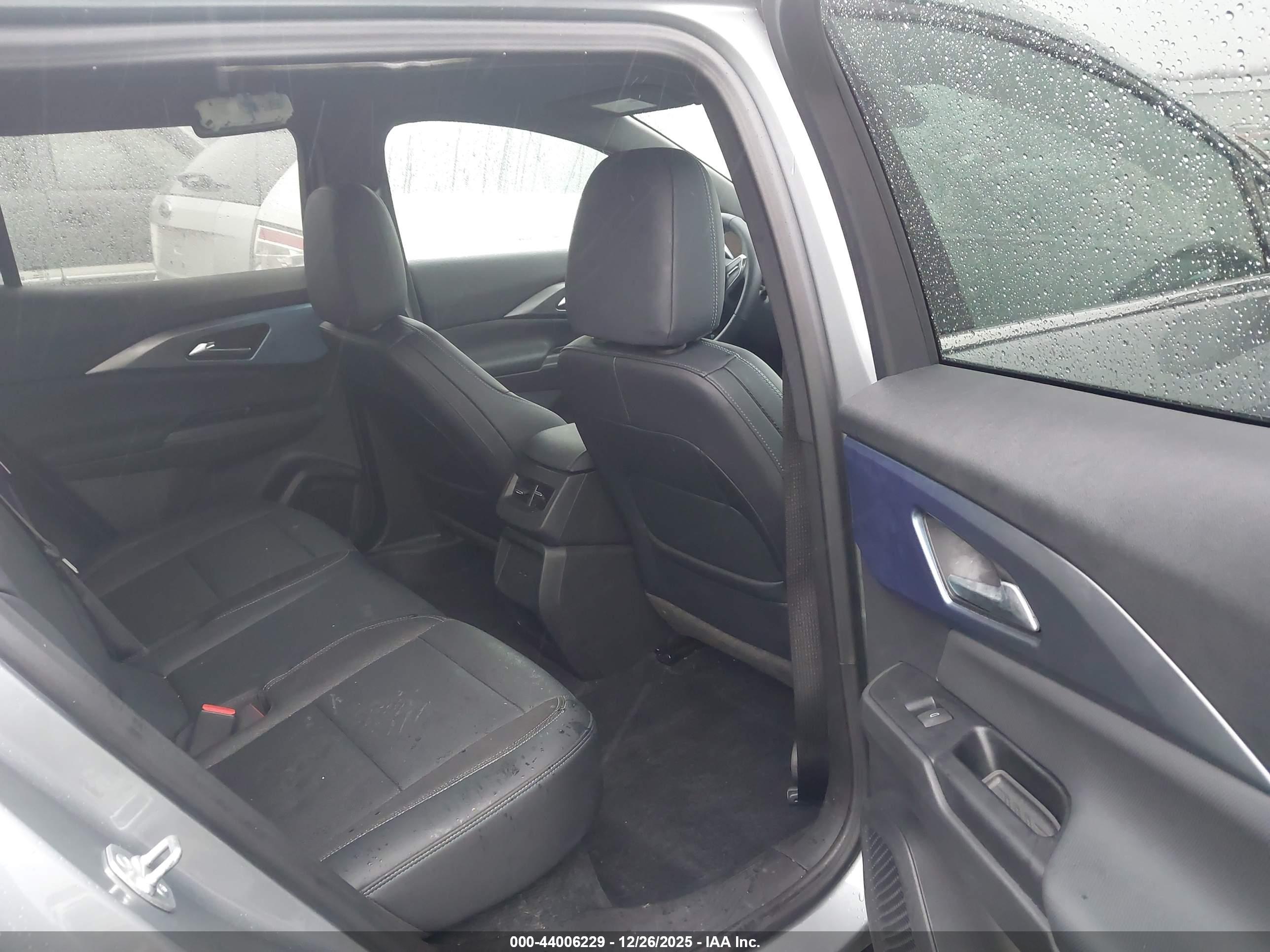 CHEVROLET EQUINOX image 8
