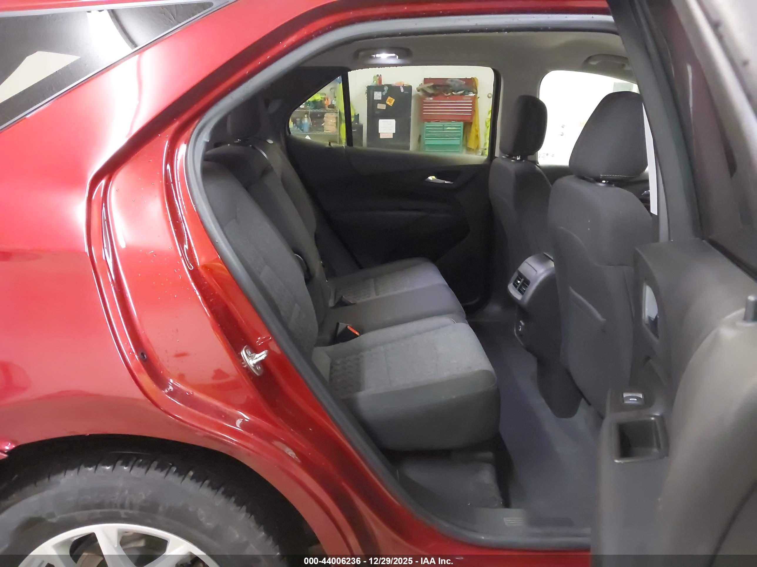 CHEVROLET EQUINOX image 8
