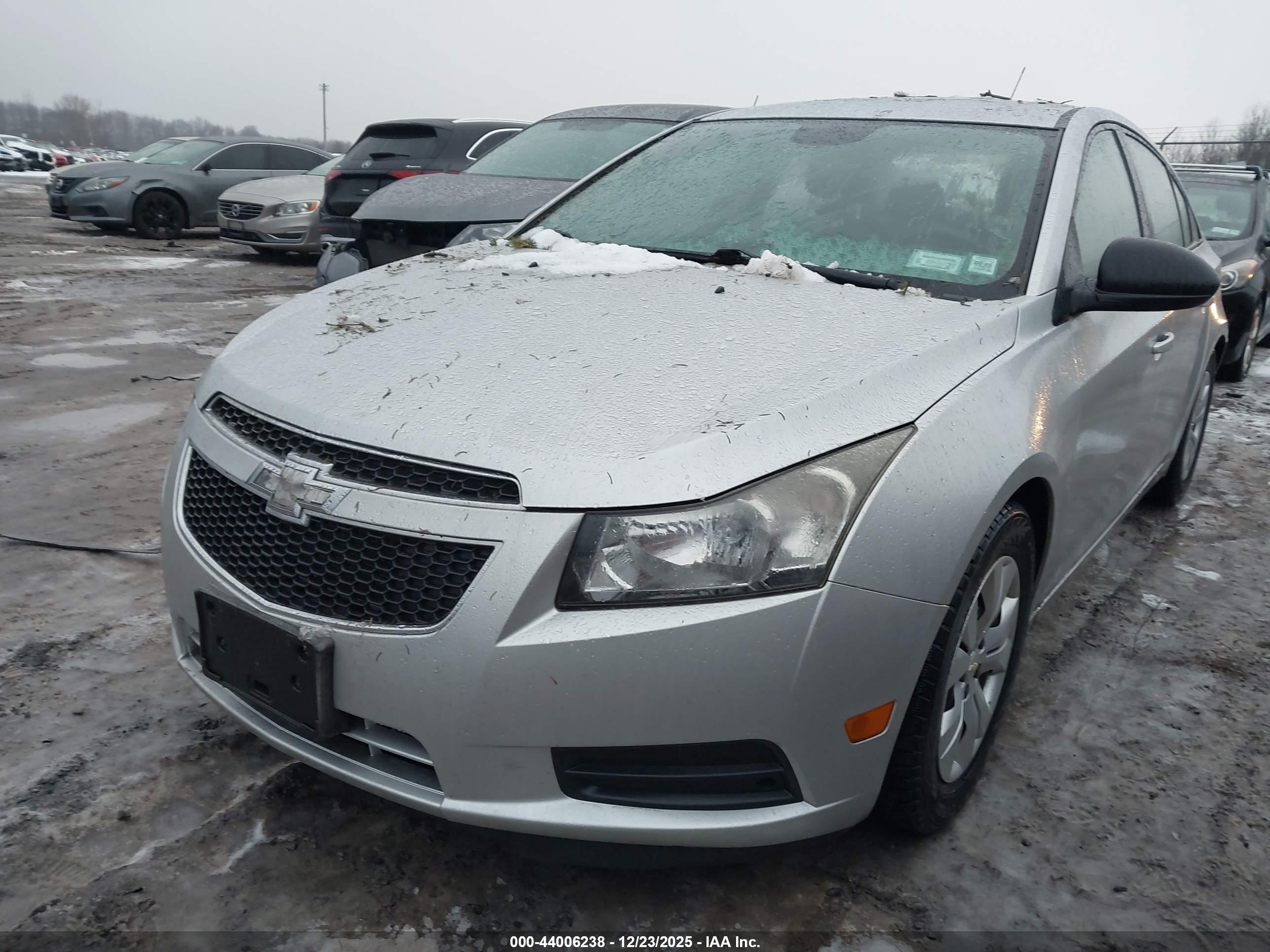 CHEVROLET CRUZE image 2