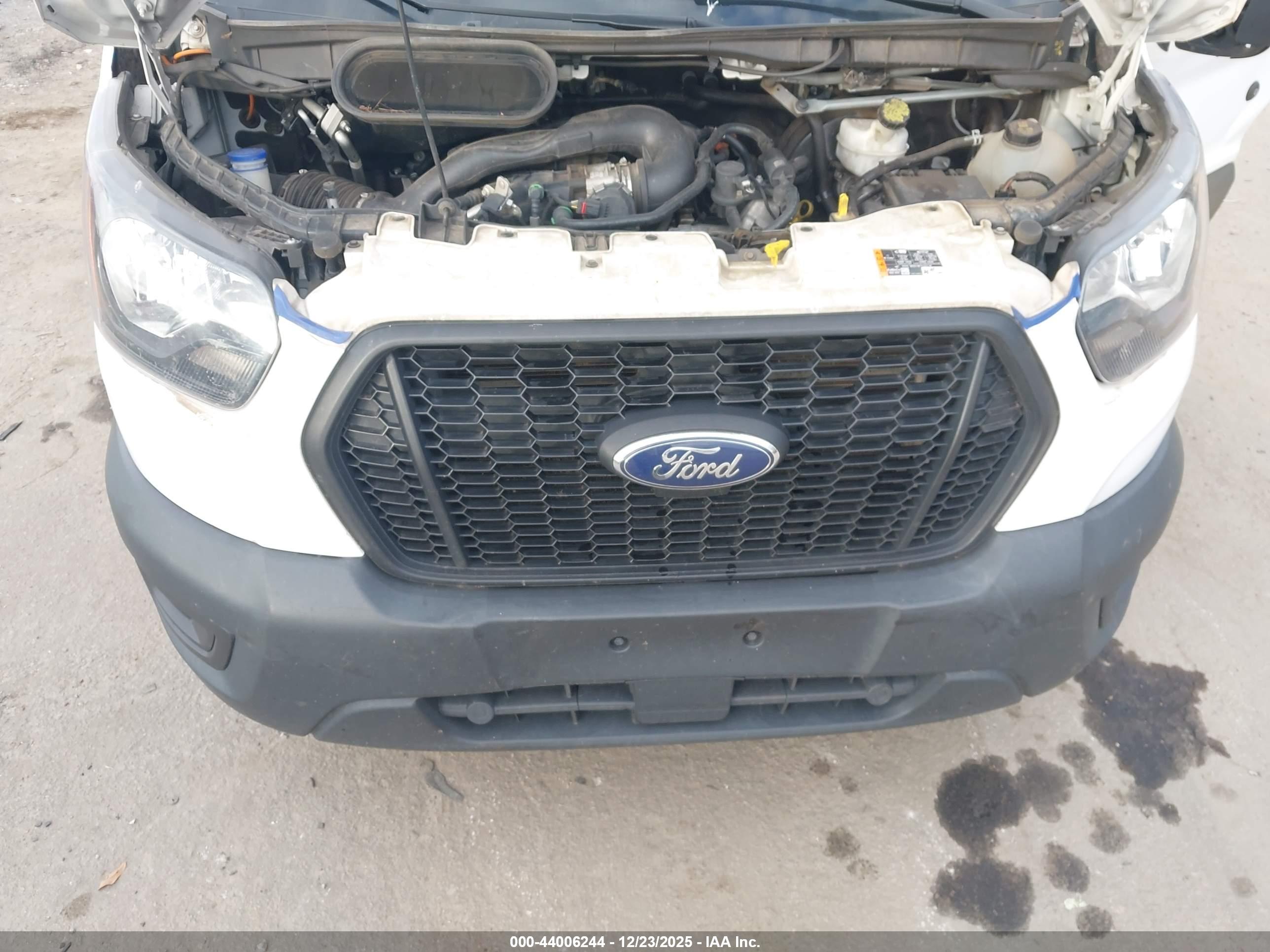 FORD TRANSIT-250 image 10