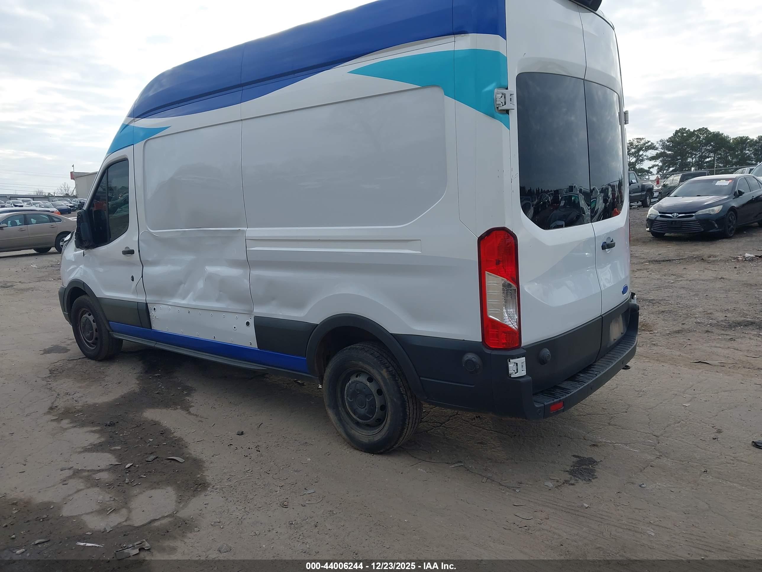 FORD TRANSIT-250 image 3