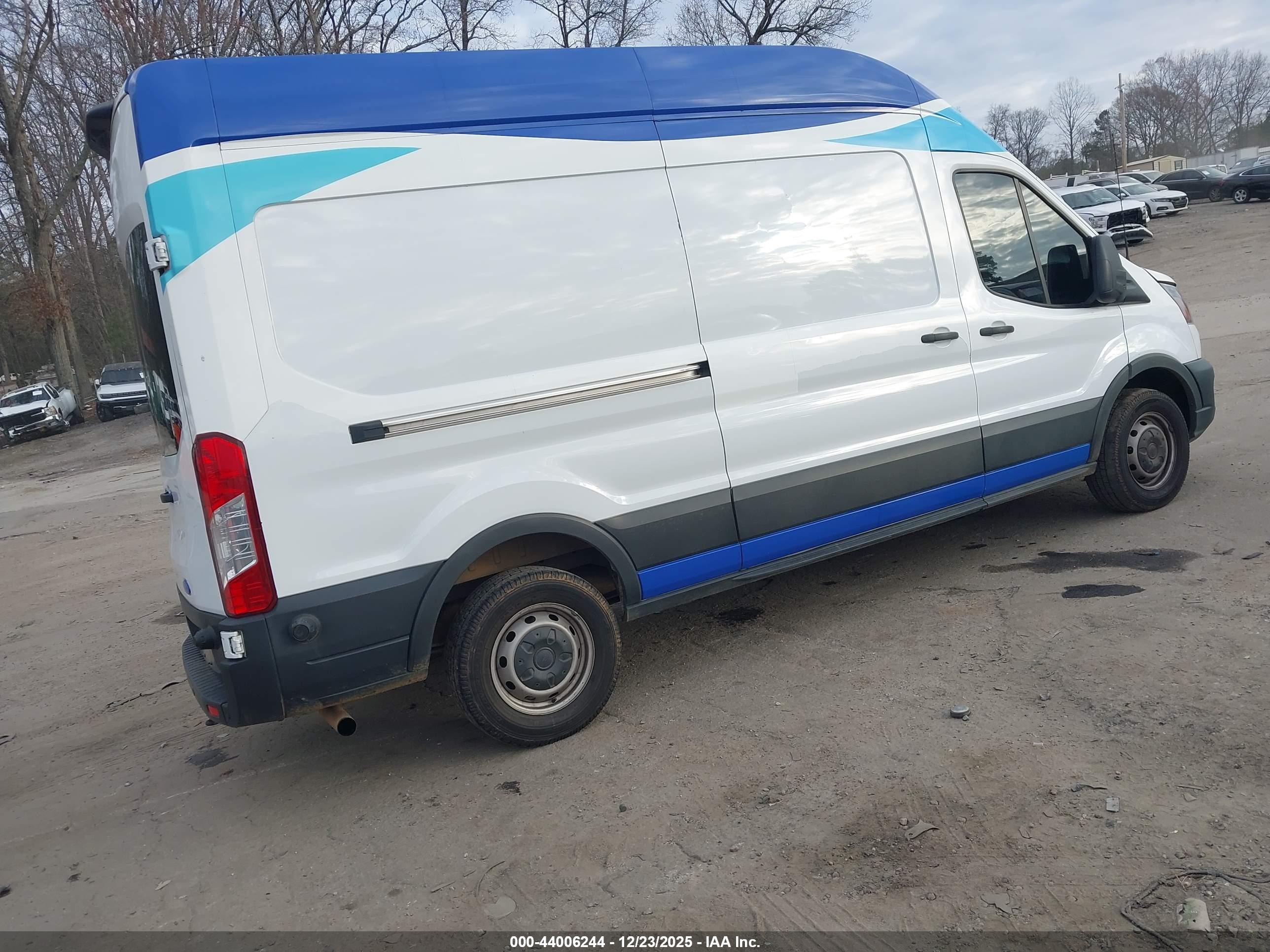 FORD TRANSIT-250 image 4
