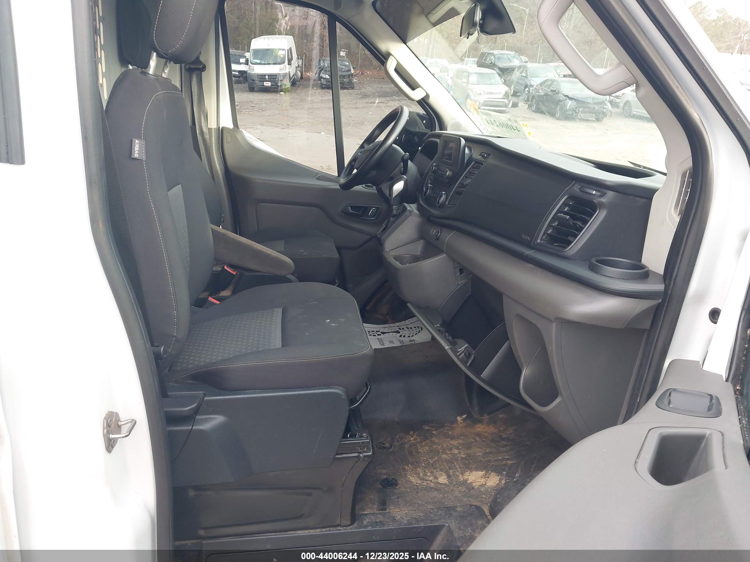 FORD TRANSIT-250 image 5