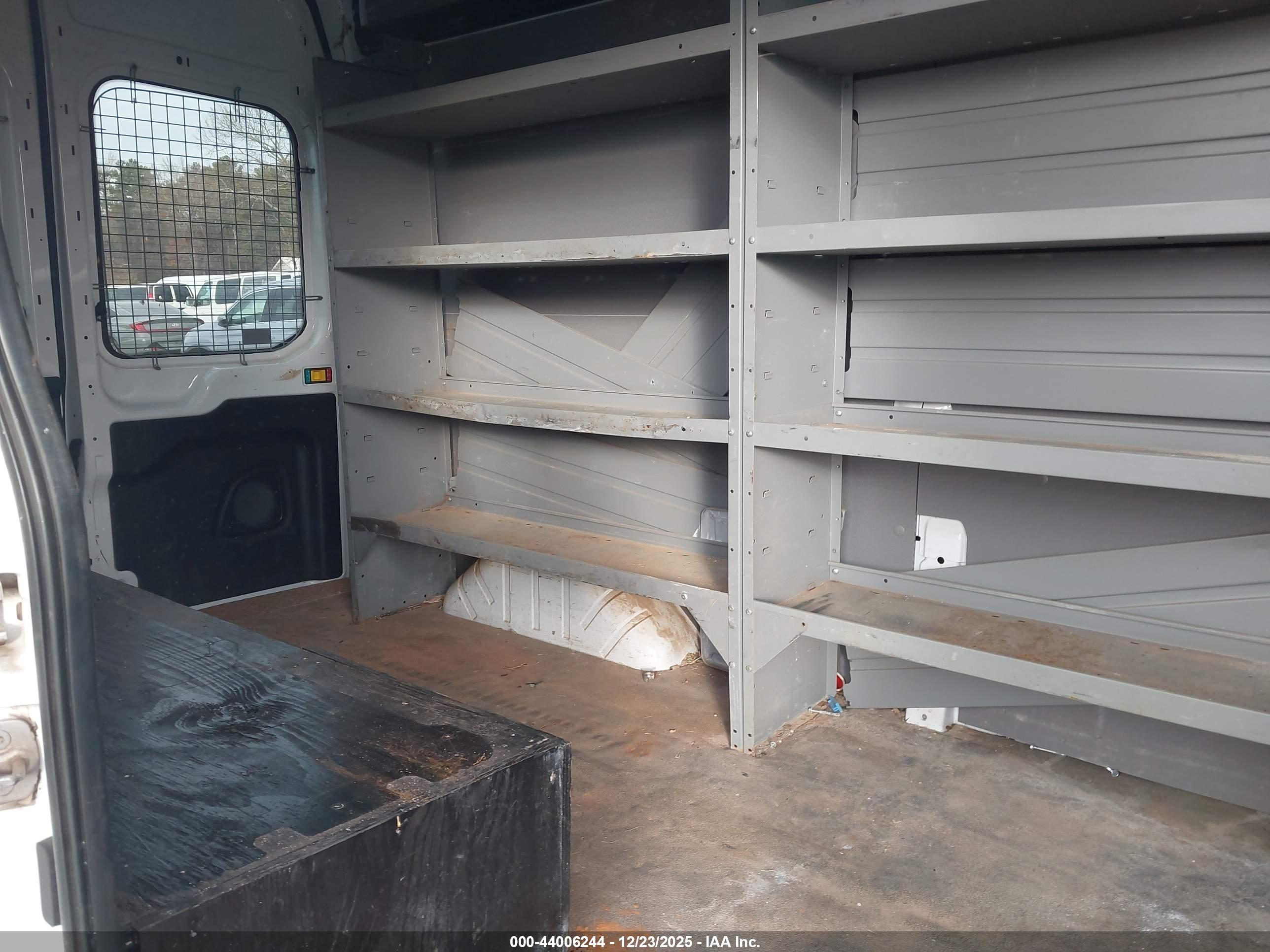 FORD TRANSIT-250 image 8