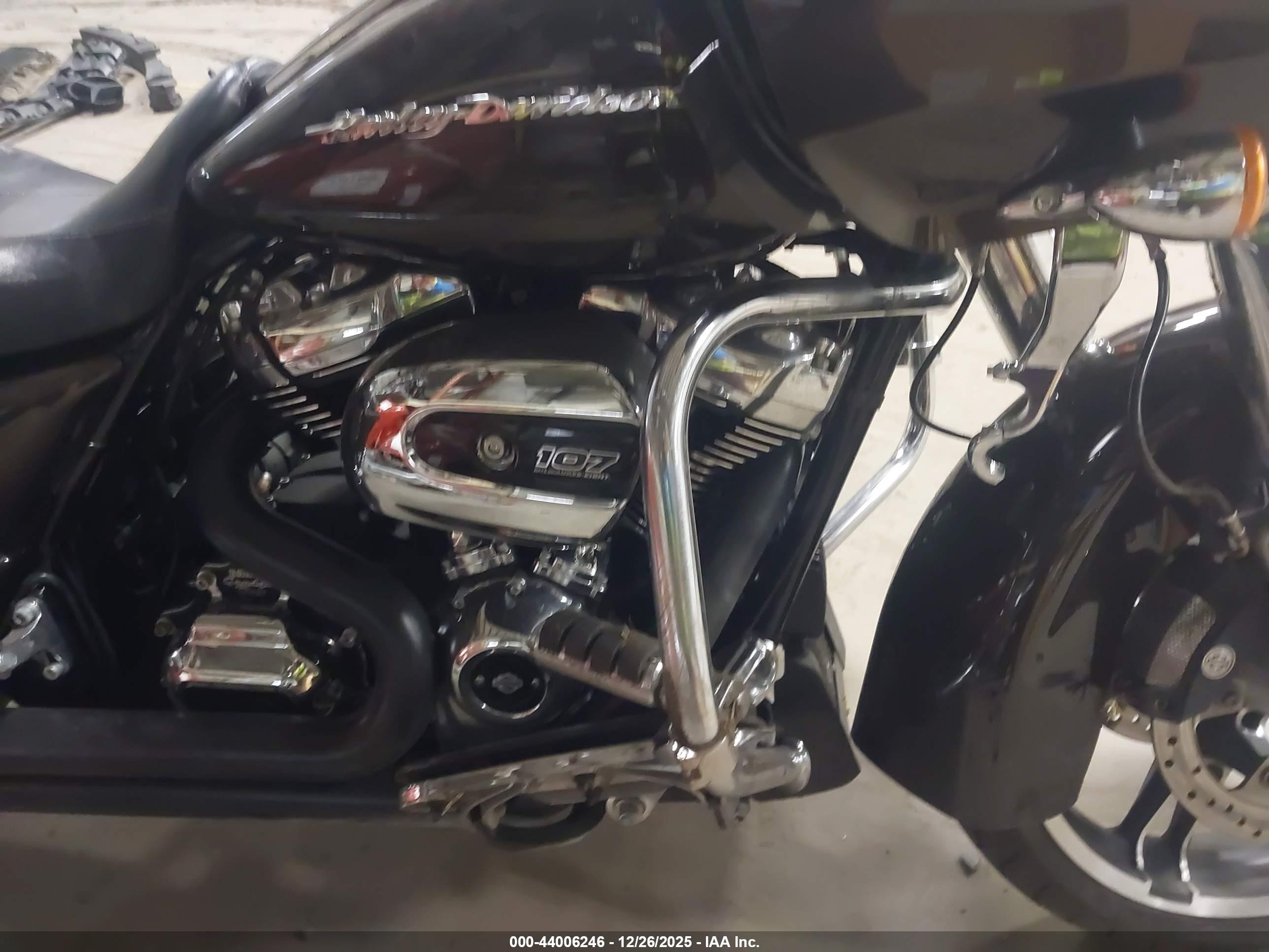 HARLEY-DAVIDSON FLTRX image 8