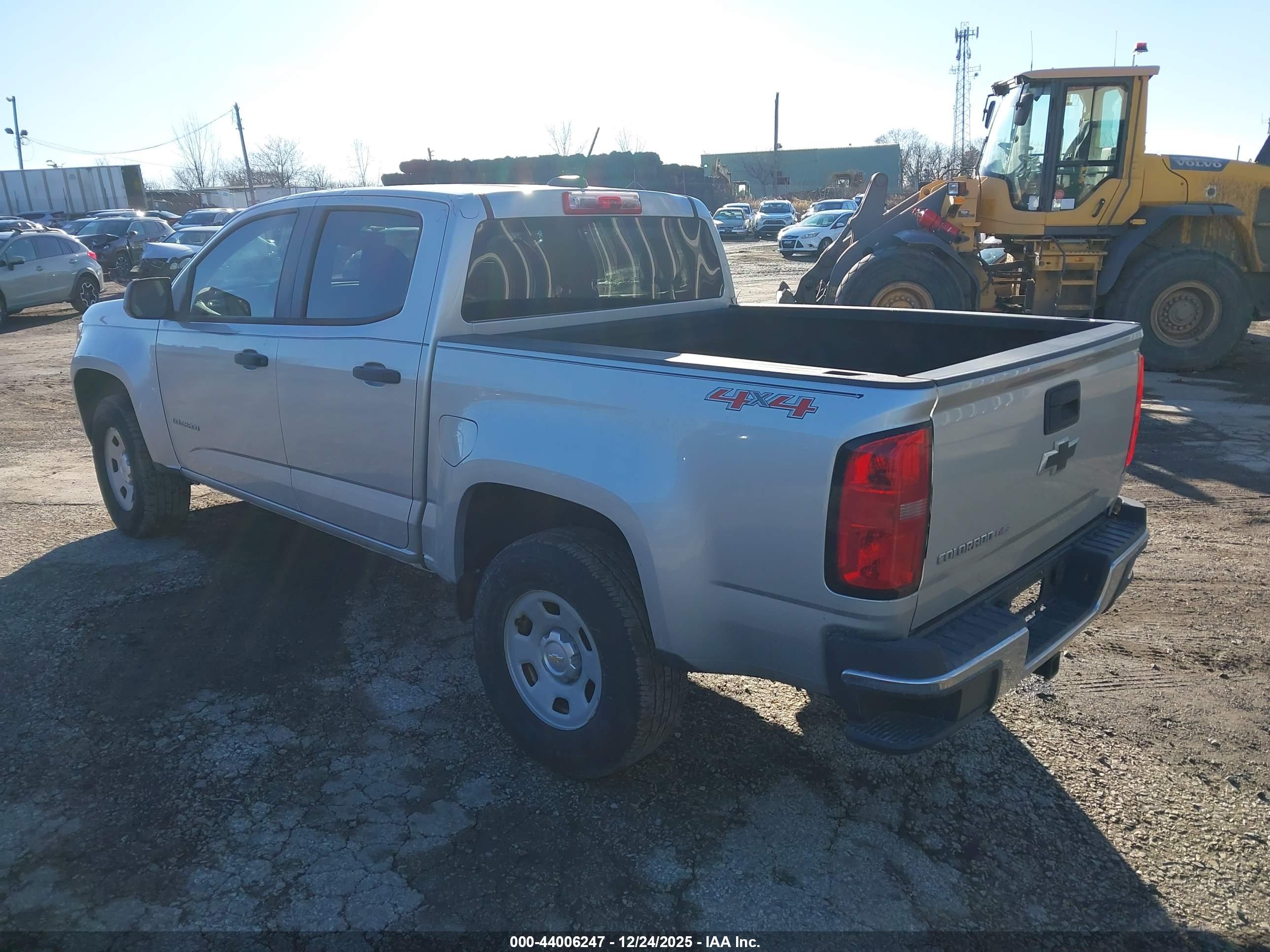 CHEVROLET COLORADO image 3