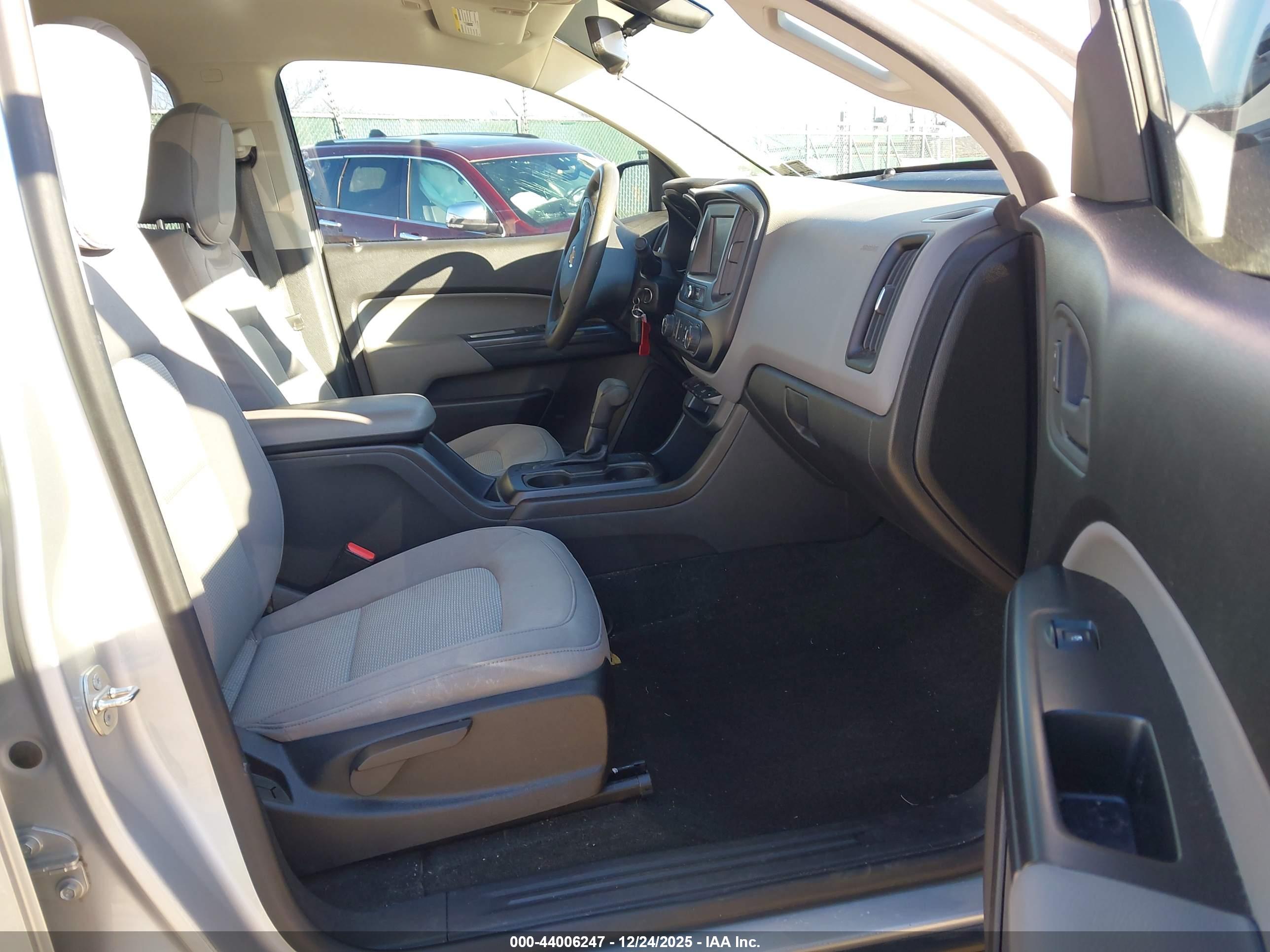CHEVROLET COLORADO image 5
