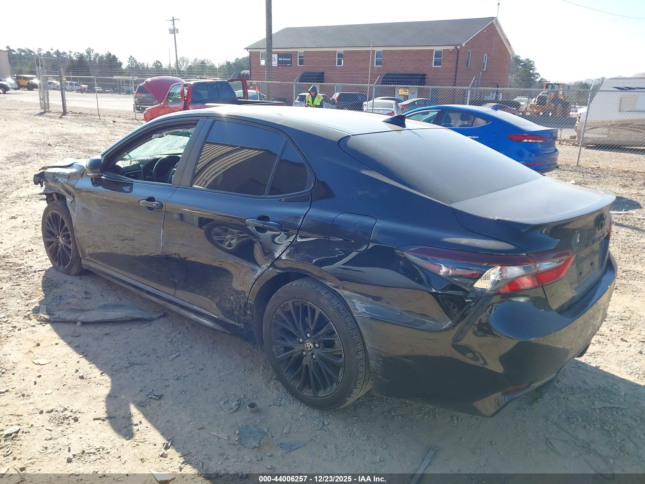 TOYOTA CAMRY image 3