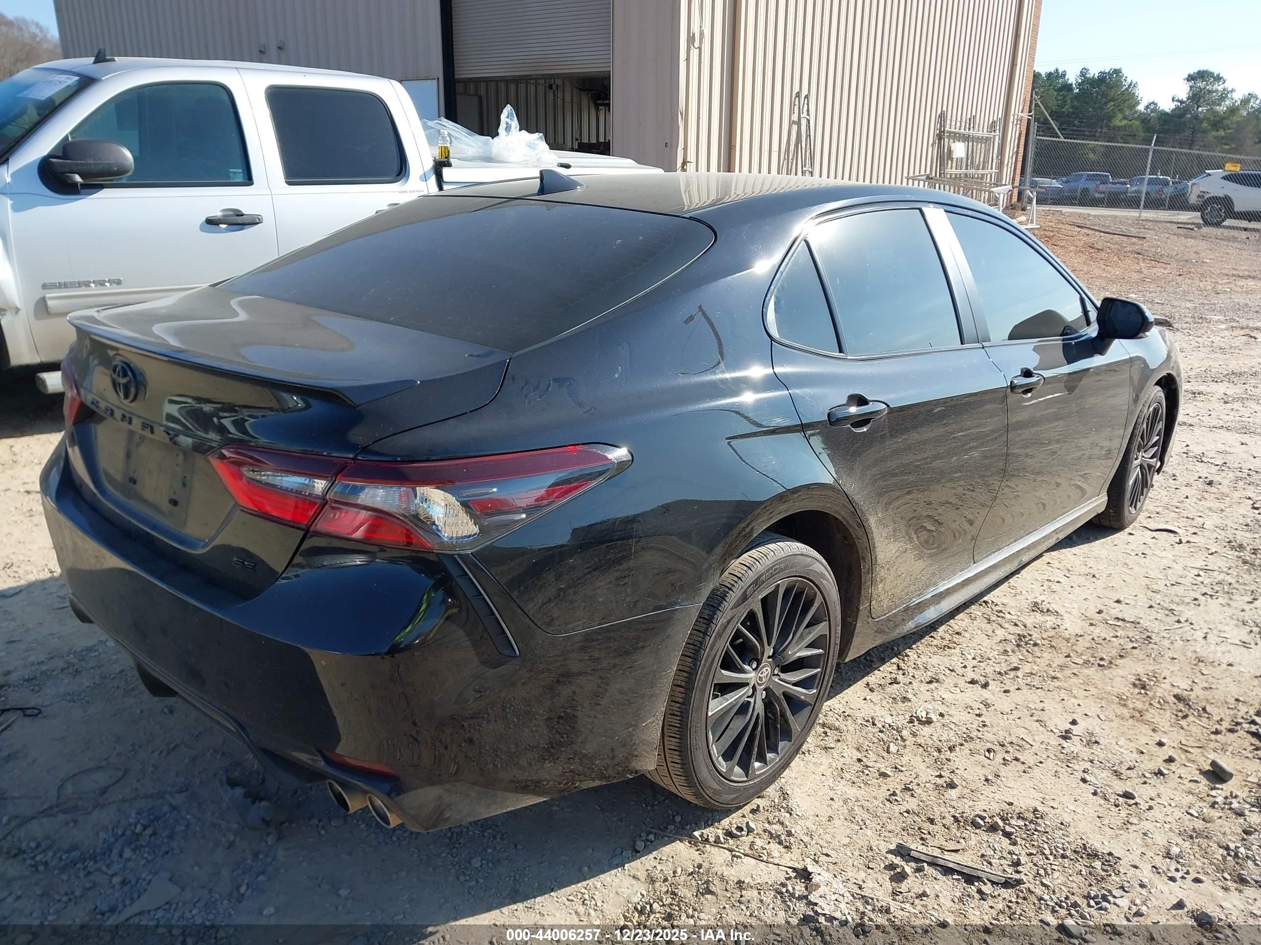 TOYOTA CAMRY image 4