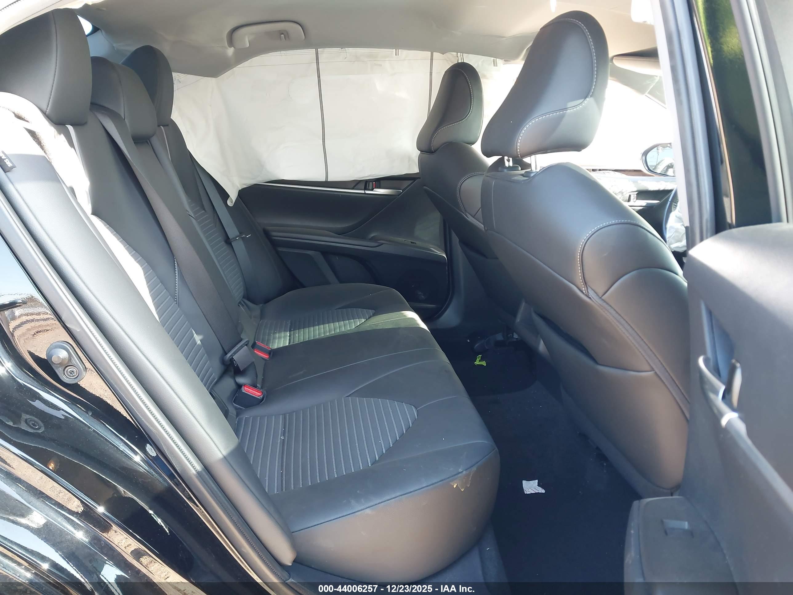 TOYOTA CAMRY image 8