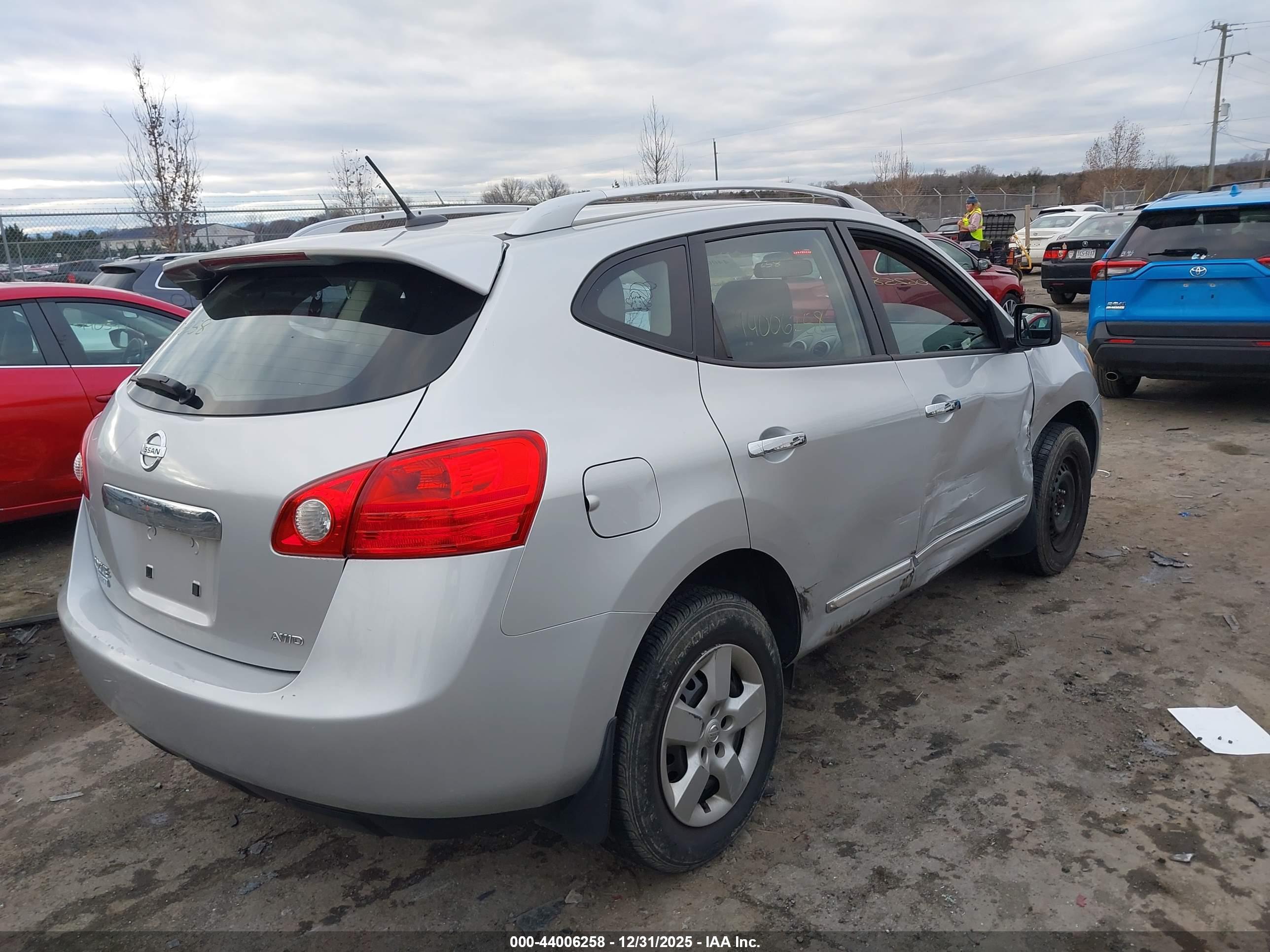 NISSAN ROGUE image 4