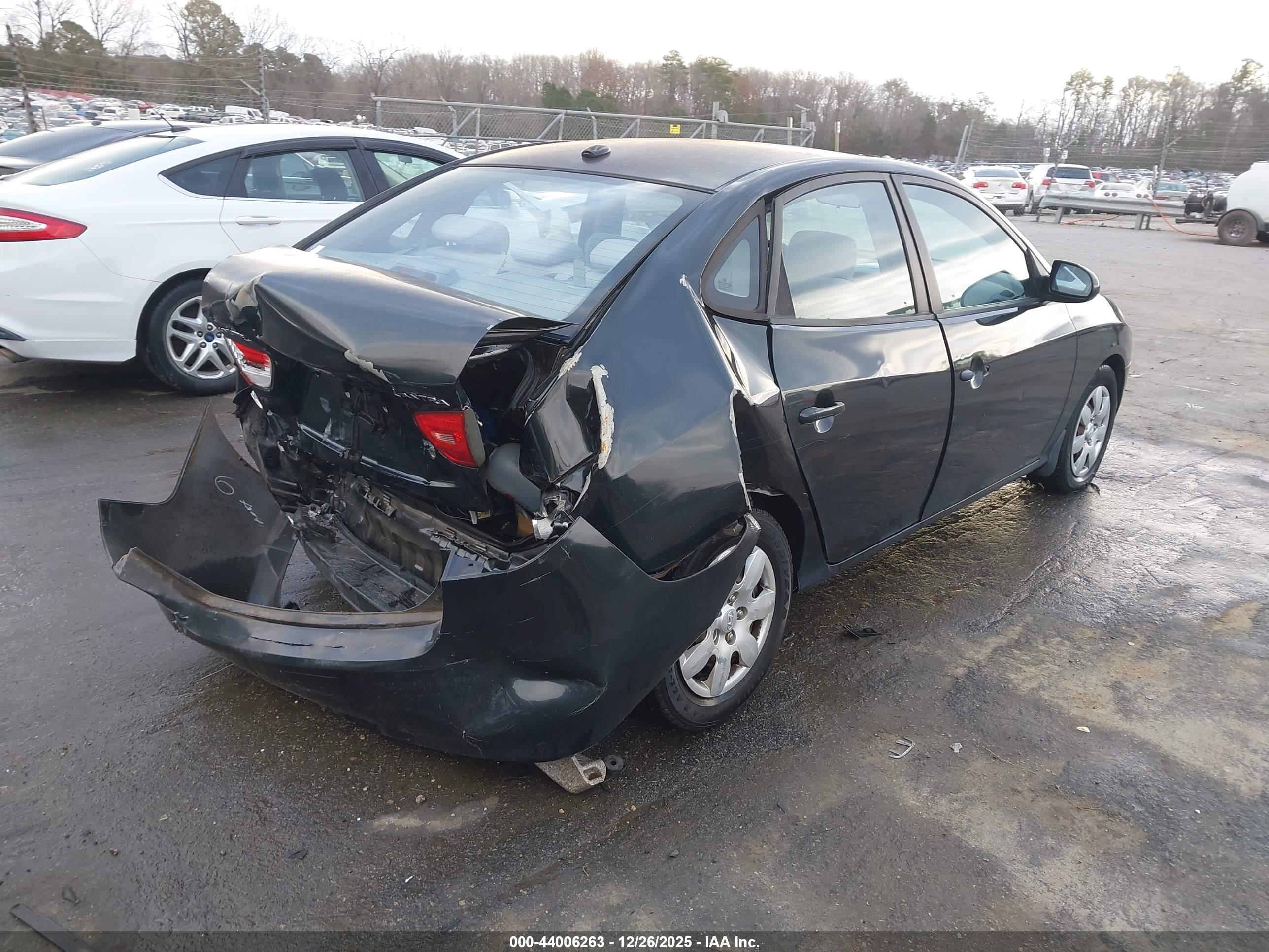 HYUNDAI ELANTRA image 4