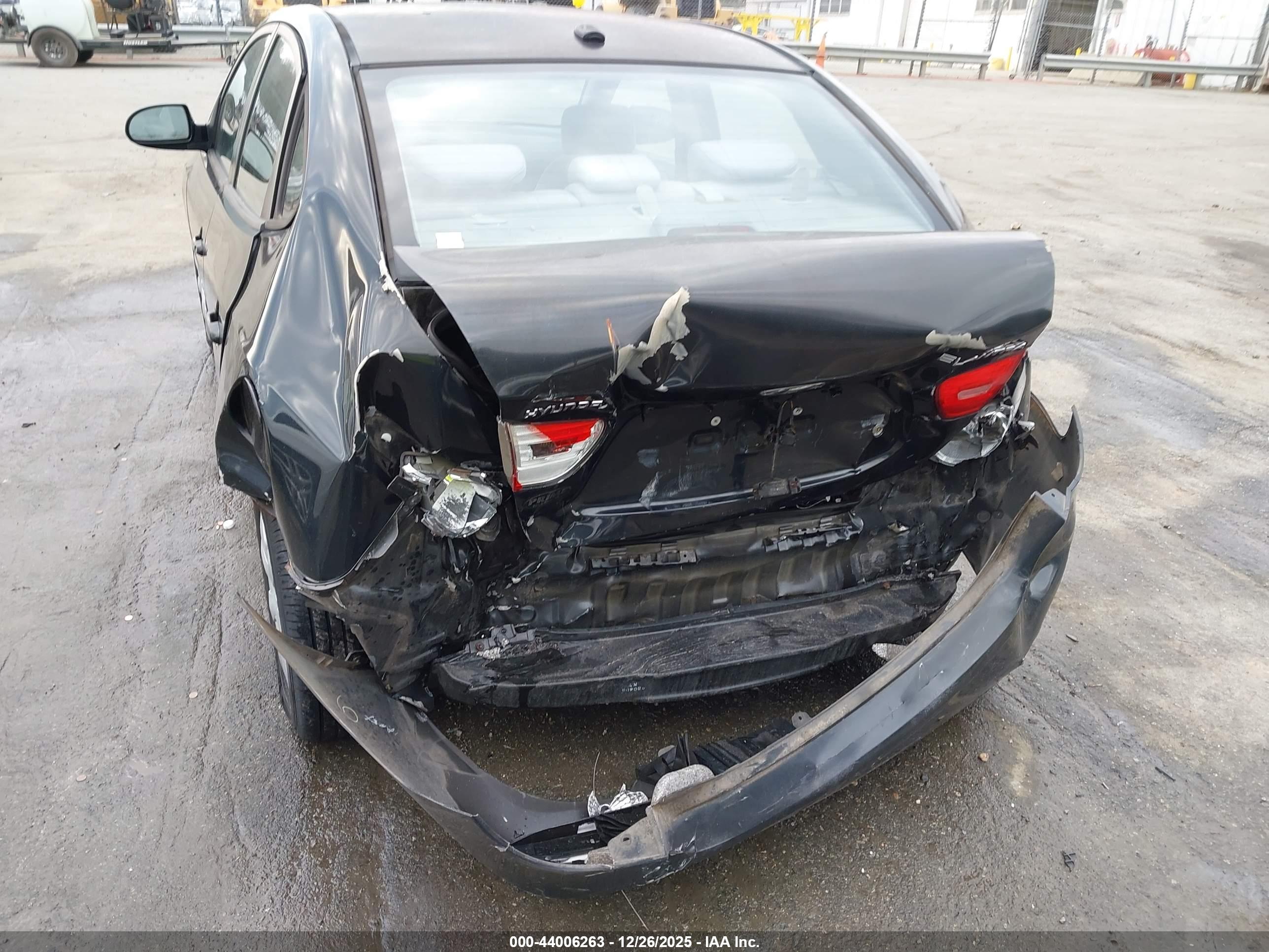 HYUNDAI ELANTRA image 6