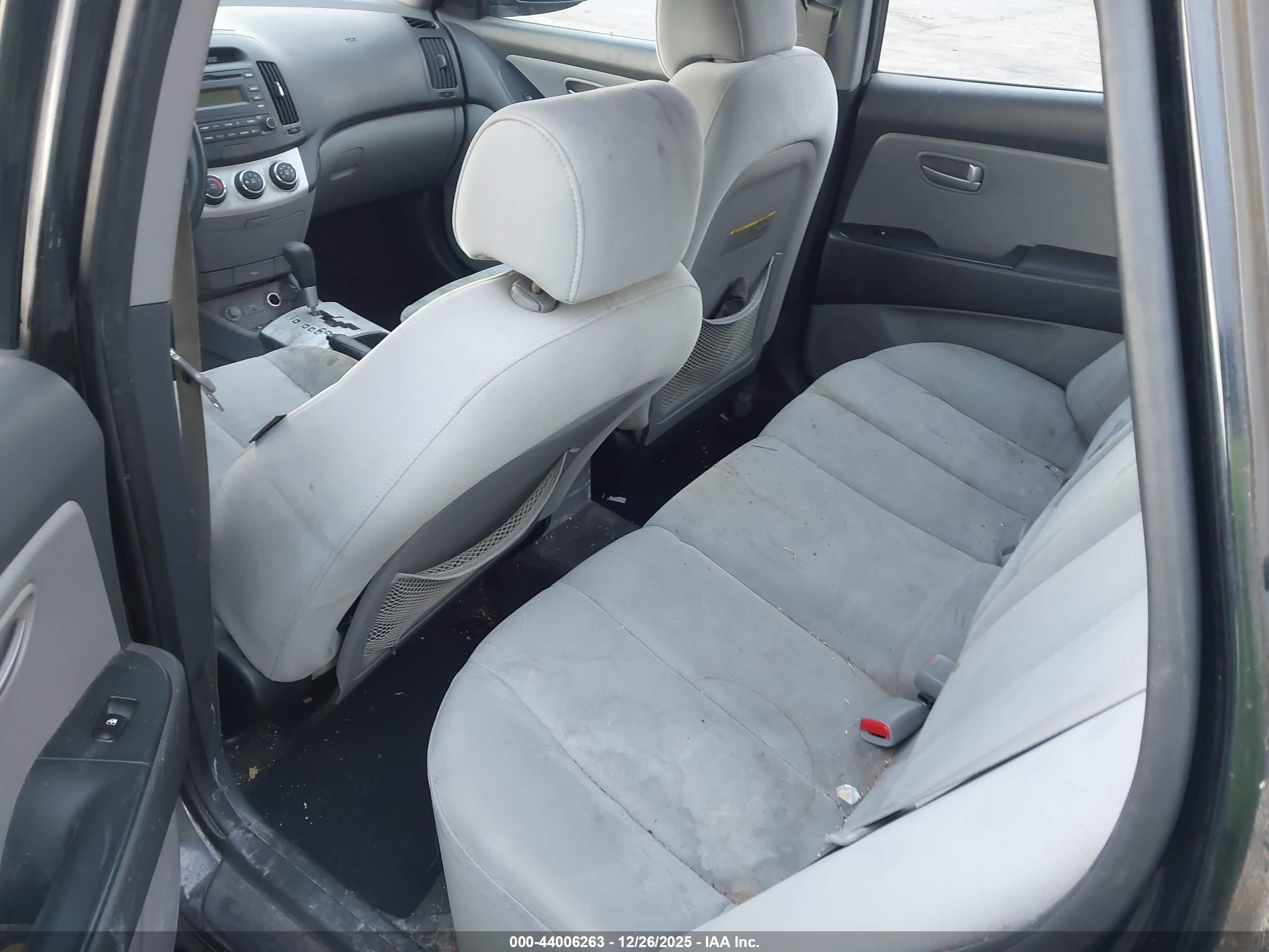 HYUNDAI ELANTRA image 8