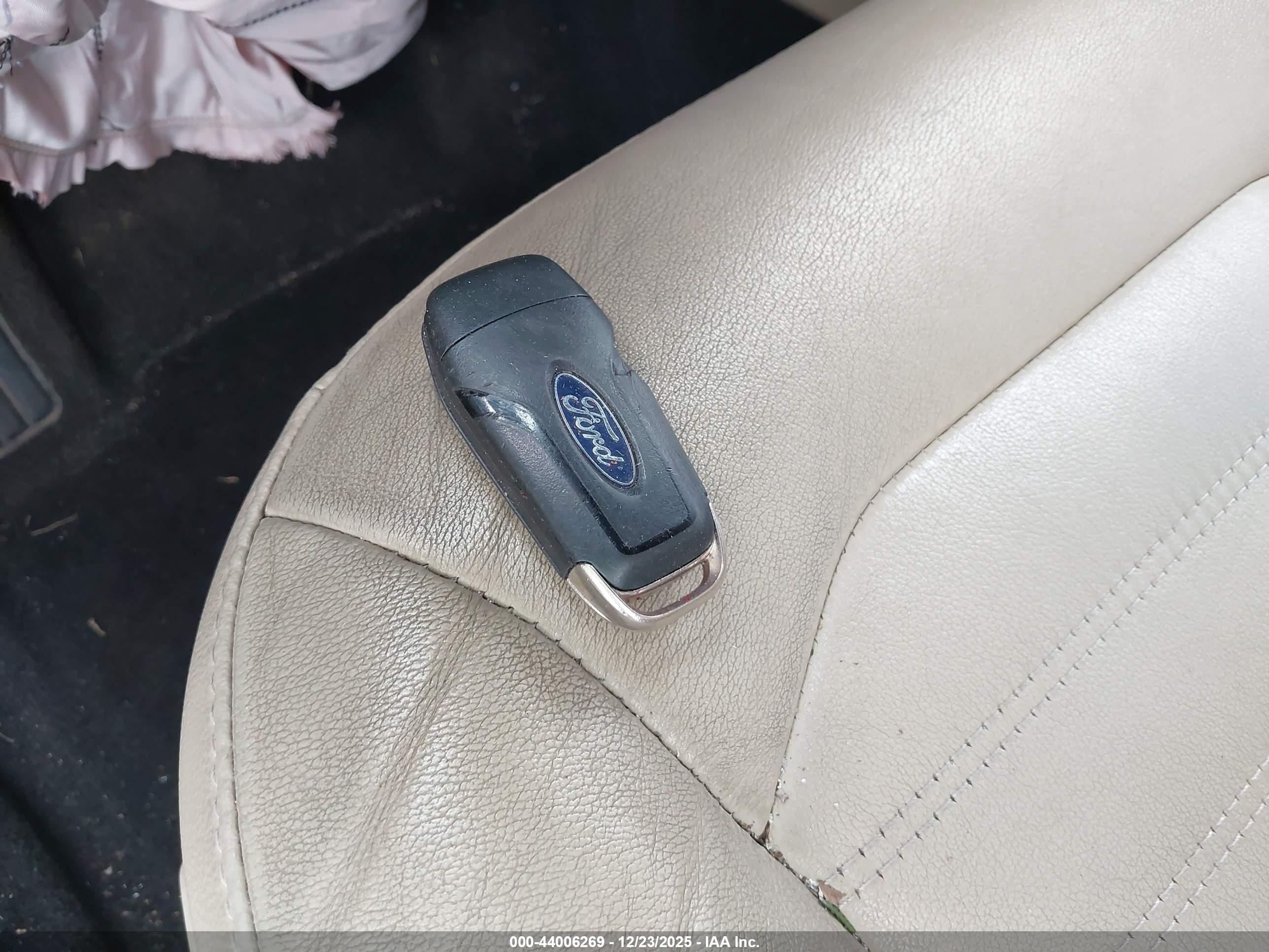 FORD FUSION image 11