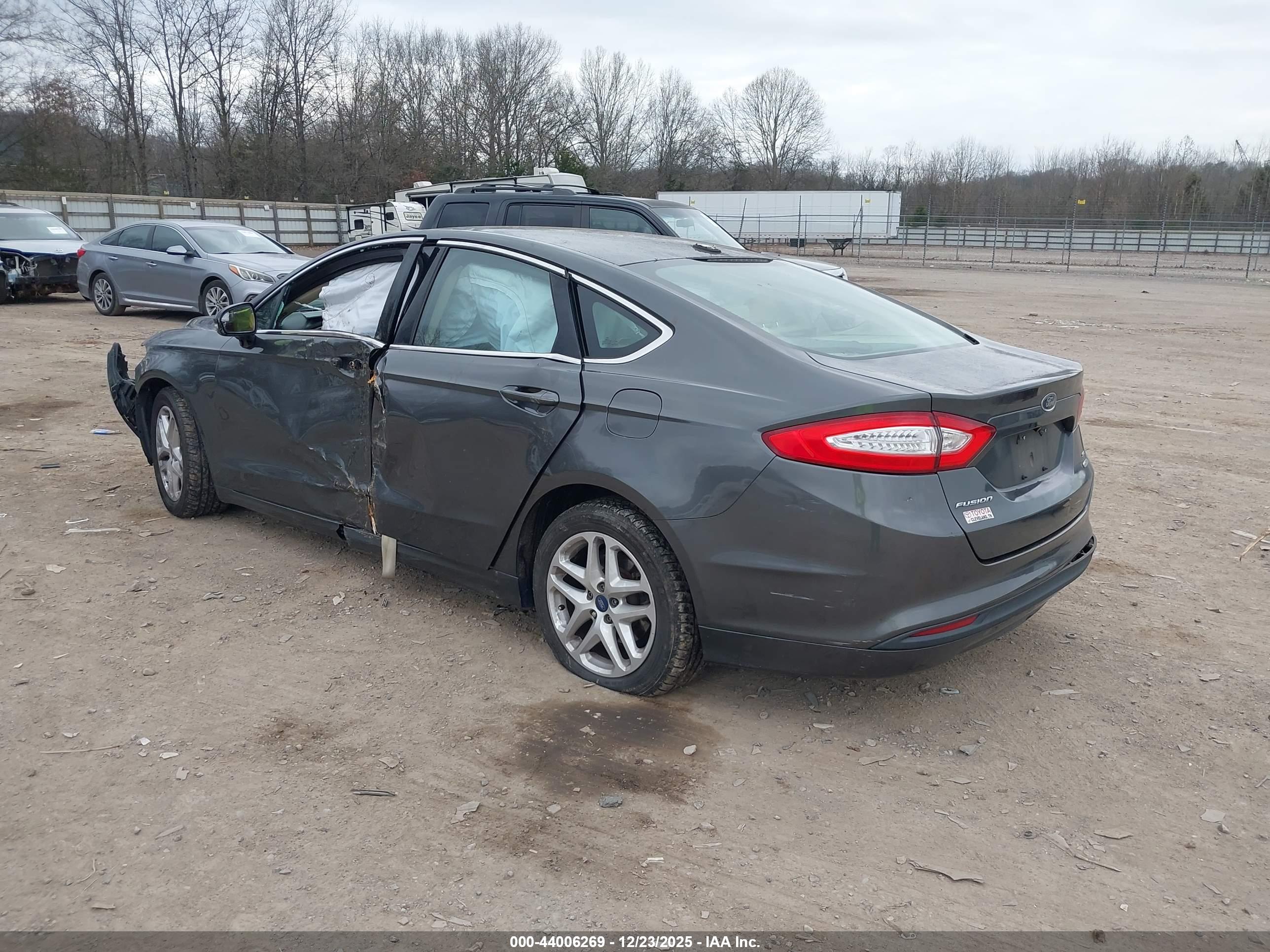 FORD FUSION image 3