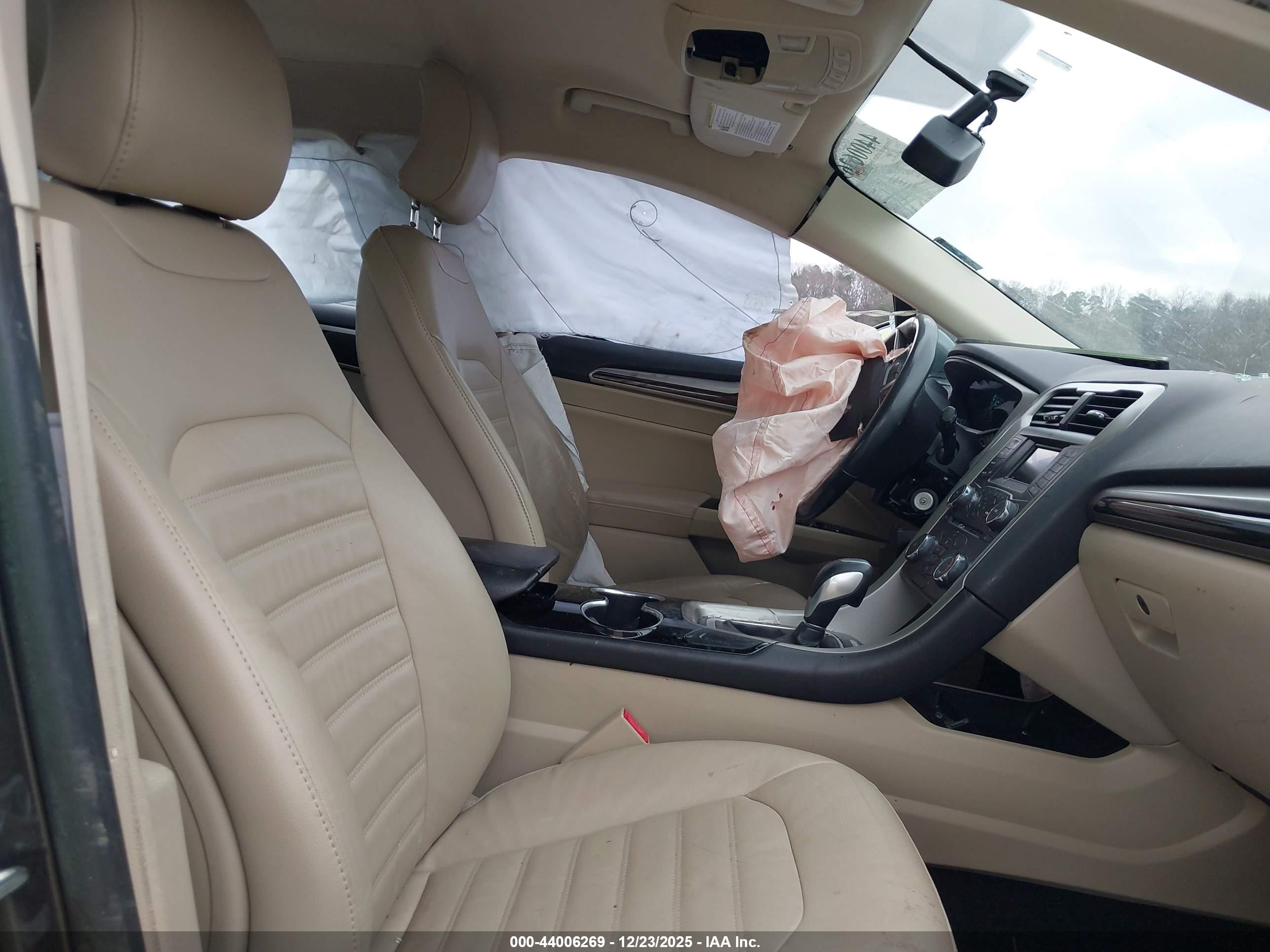 FORD FUSION image 5