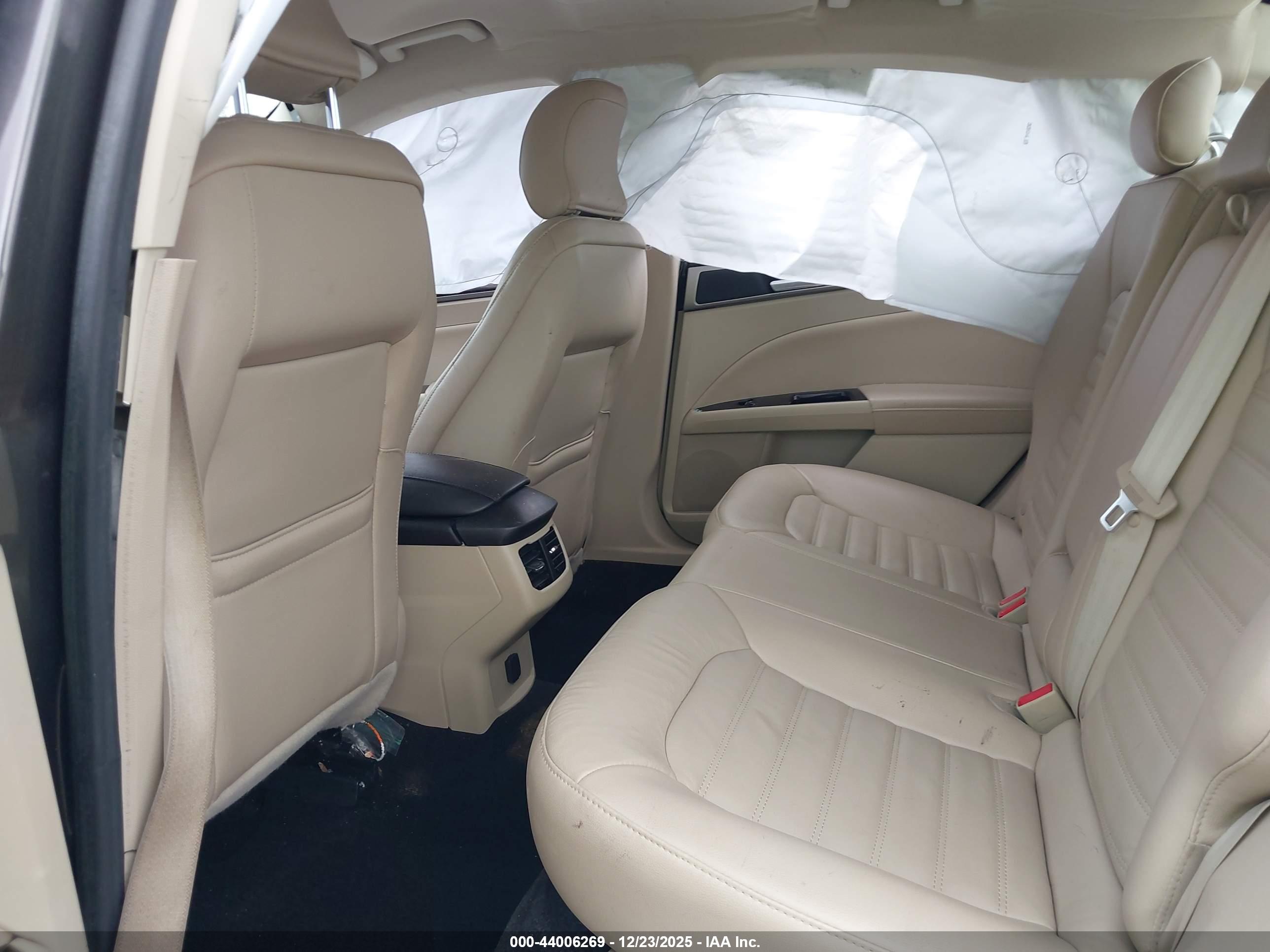 FORD FUSION image 8