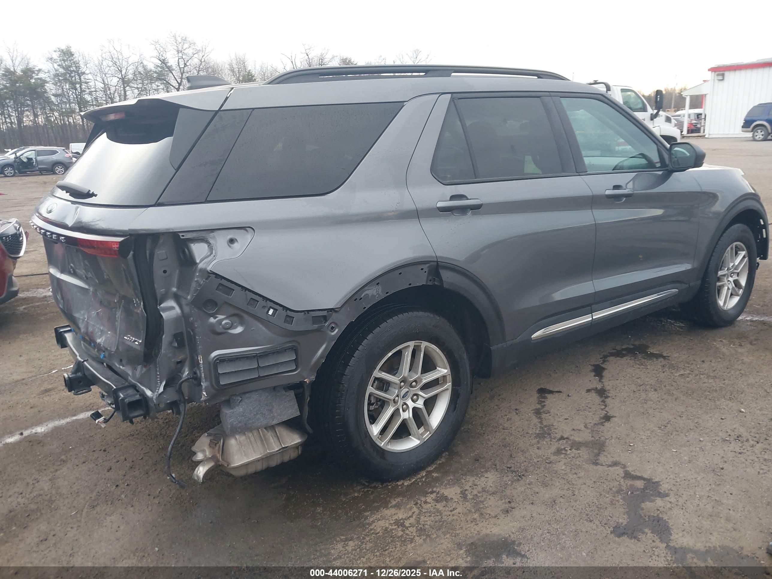 FORD EXPLORER image 4