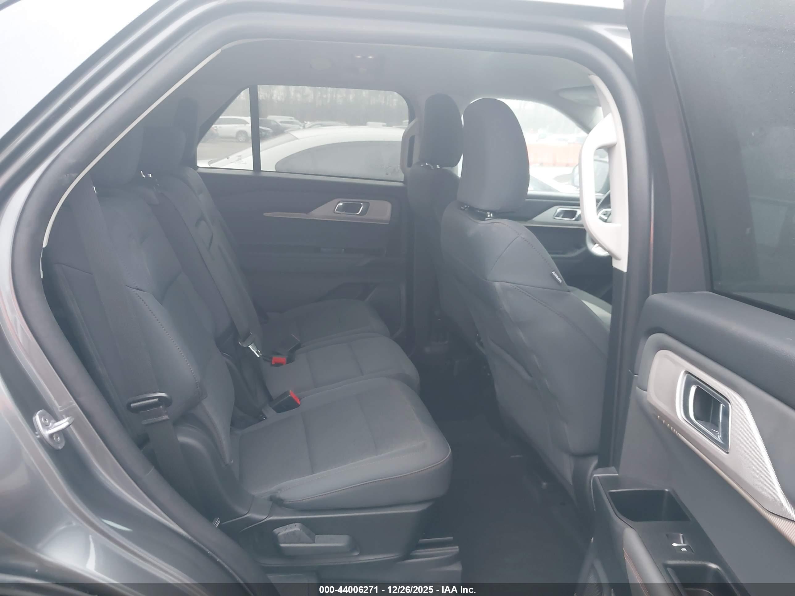 FORD EXPLORER image 8